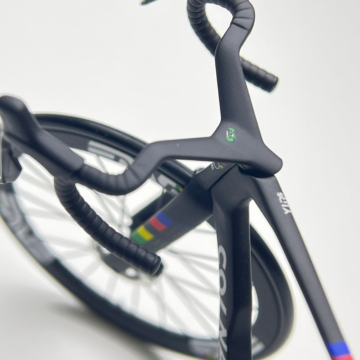 Bianchi Oltre XR4 Specialissima Miniatures Modèle 1:12 Vélo de route | Cadeau pour votre compagnon ou vous-même | Modèle réduit | Ultra réaliste sur mesure