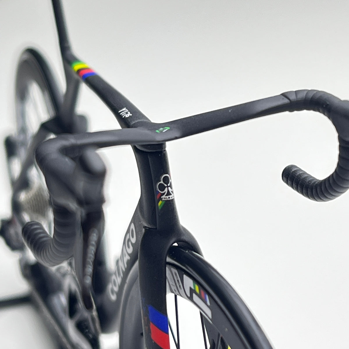 Bianchi Oltre XR4 Specialissima Miniatures Modèle 1:12 Vélo de route | Cadeau pour votre compagnon ou vous-même | Modèle réduit | Ultra réaliste sur mesure
