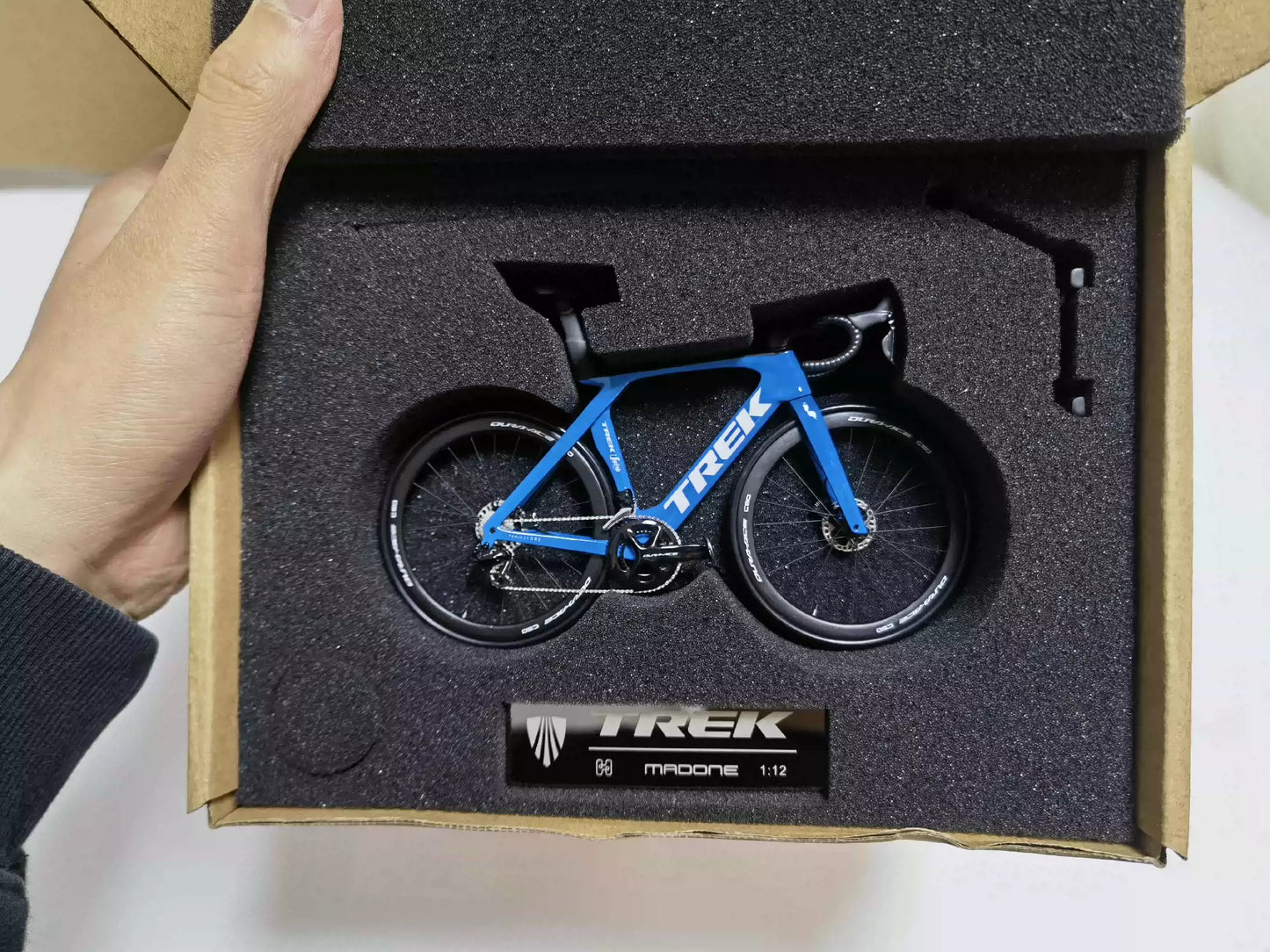 Trek Madone Gen 6 7 Miniature Modello 1:12 Bici da strada | Regalo per il tuo compagno o per te stesso | Modello in scala | Ultra realistico su misura