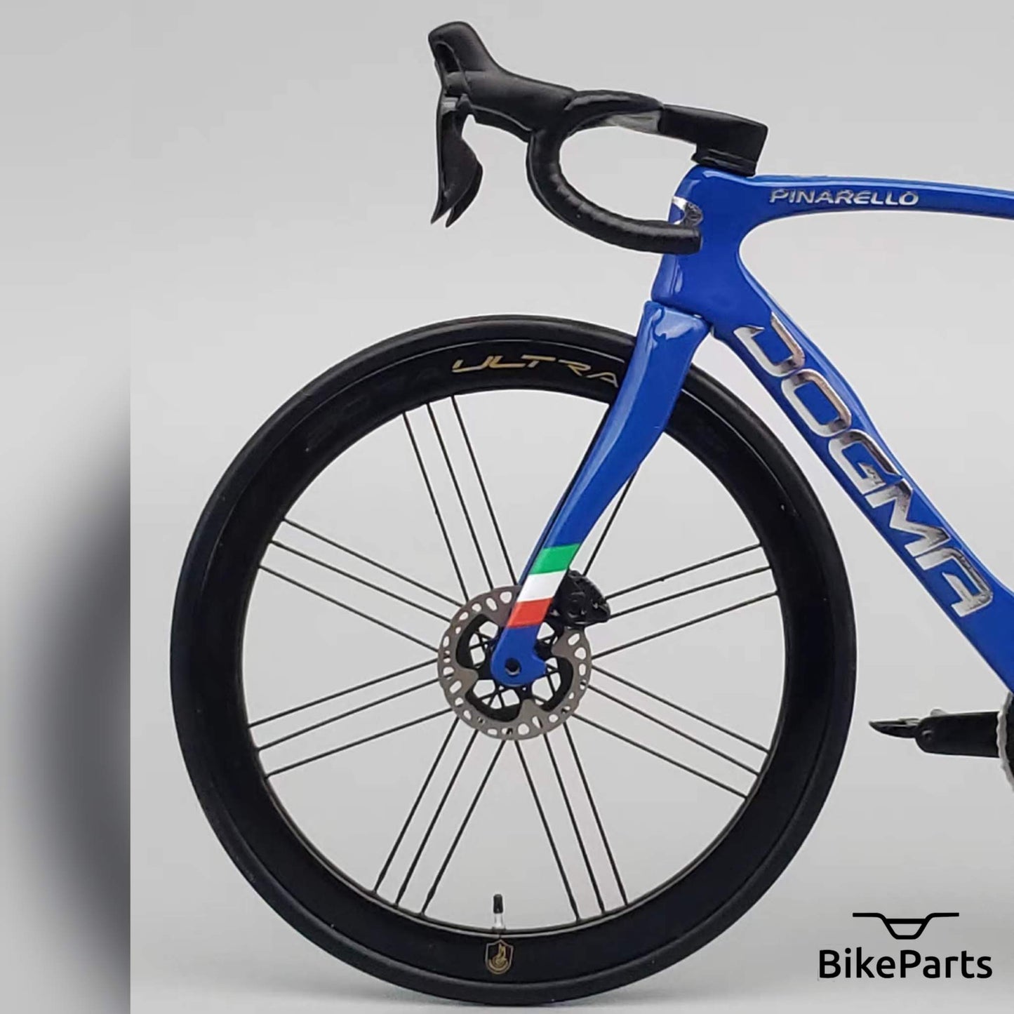 Pinarello Dogma FX F12 F10 F8 Miniaturmodell 1:12 Rennrad | Geschenk für deinen Partner oder dich selbst | Maßstabsgetreues Modell | Maßgeschneidertes Miniaturmodell