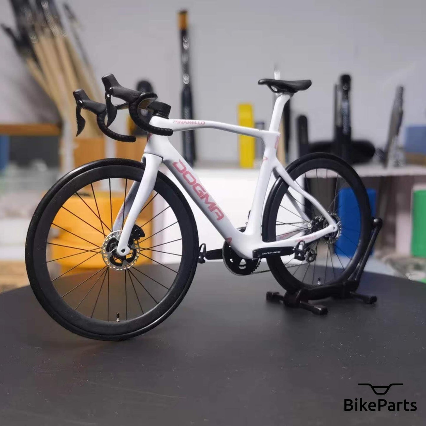 Pinarello Dogma FX F12 F10 F8 miniatuurmodel 1:12 racefiets | Cadeau voor je partner of jezelf | Schaalmodel | Op maat gemaakt miniatuurmodel