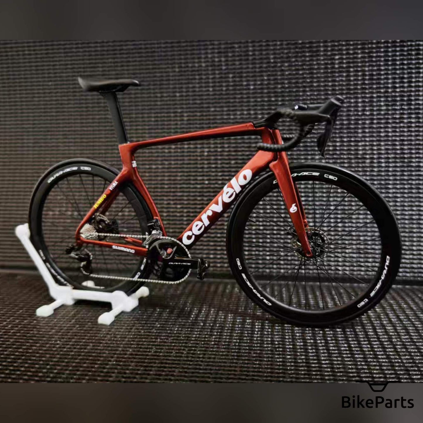 Cervelo S5 미니어처 모델 1:12 로드바이크 | 당신의 친구나 당신 자신을 위한 점보 Visma 선물 | 스케일 모델 | 맞춤형 초현실적