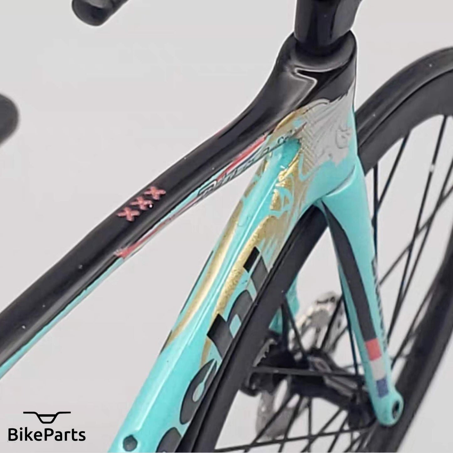 Bianchi Oltre XR4 Specialissima Miniatures Model 1:12 Roadbike | Dárek pro vašeho partnera nebo pro sebe | Model v měřítku | Na zakázku ultra realistické