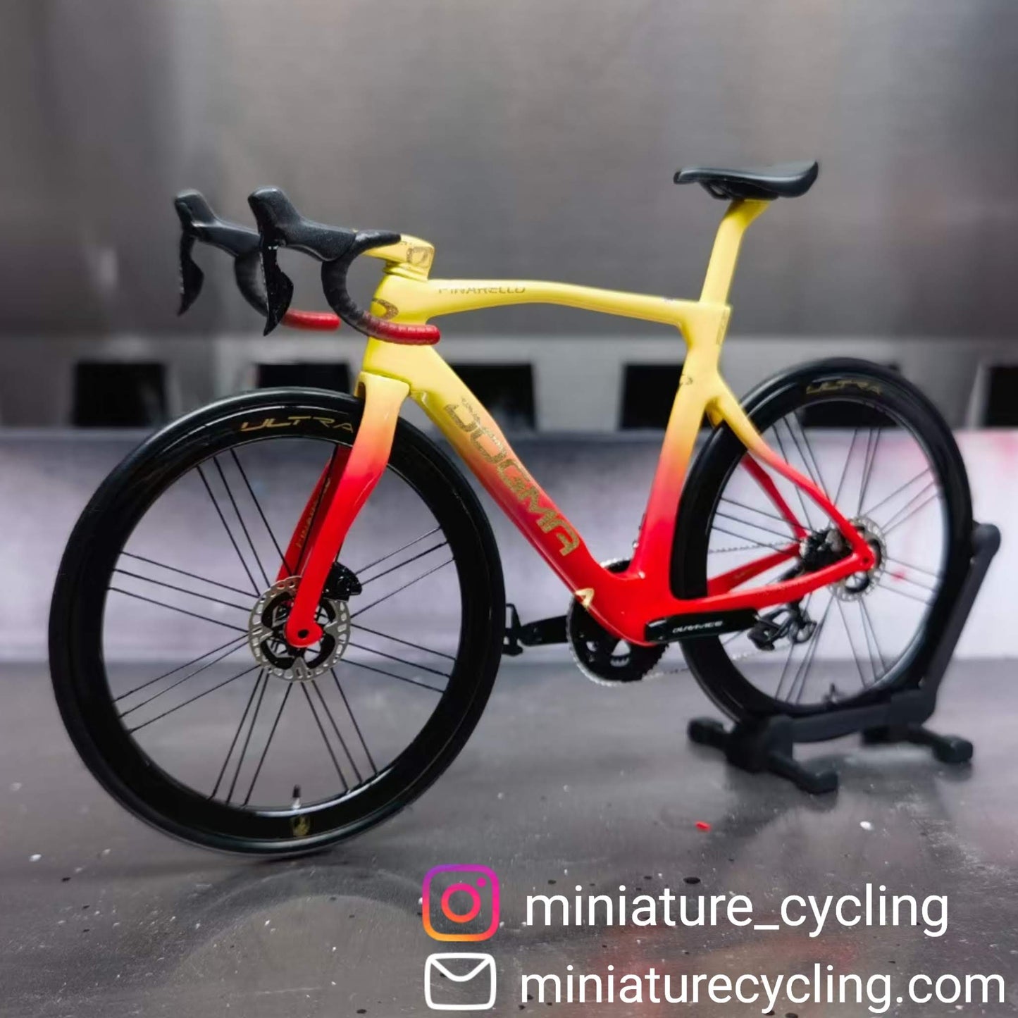 Pinarello Dogma FX F12 F10 F8 Miniaturmodell 1:12 Rennrad | Geschenk für deinen Partner oder dich selbst | Maßstabsgetreues Modell | Maßgeschneidertes Miniaturmodell