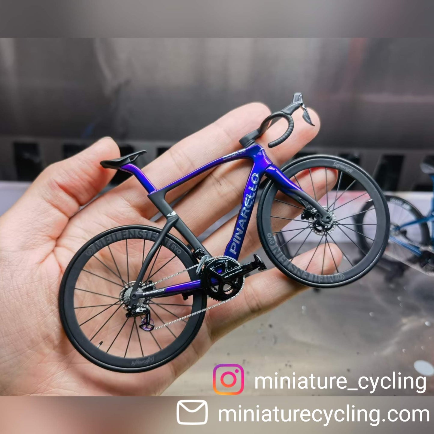 Pinarello Dogma FX F12 F10 F8 Modèle miniature 1:12 Vélo de route | Cadeau pour votre compagnon ou vous-même | Modèle réduit | Modèle miniature sur mesure