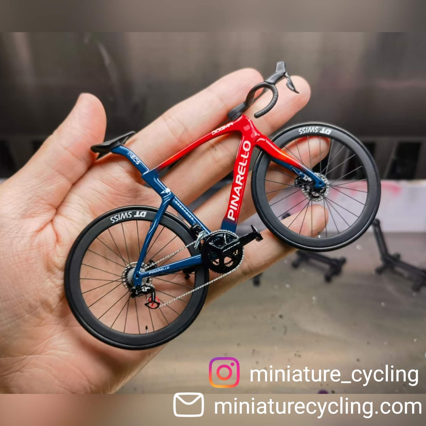 Pinarello Dogma FX F12 F10 F8 Miniatyrmodell 1:12 Roadbike | Present till din partner eller dig själv | Skalmodell | Skräddarsydd miniatyrmodell