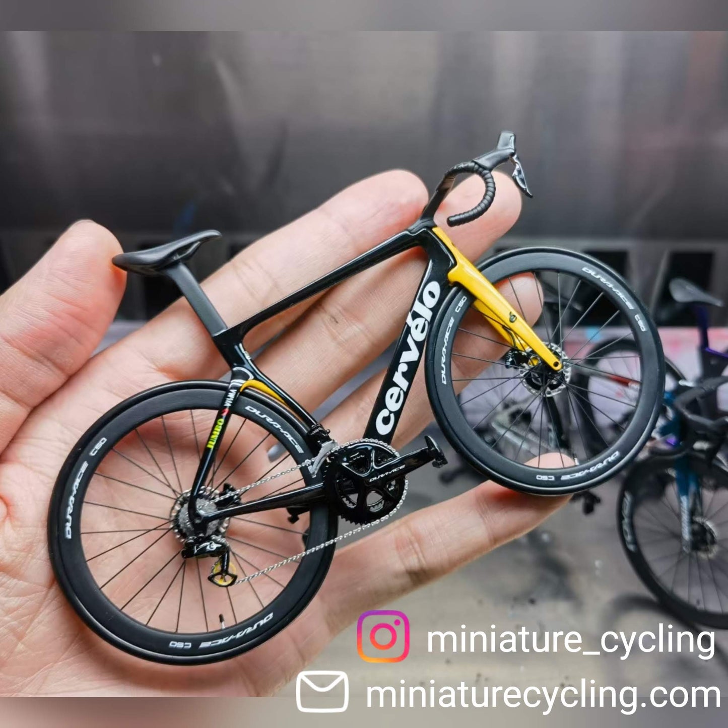 Cervelo S5 Miniatures Model 1:12 Roadbike | Jumbo Visma Lease a Bike | Scale Model | Custom-Made Ultra Realistic