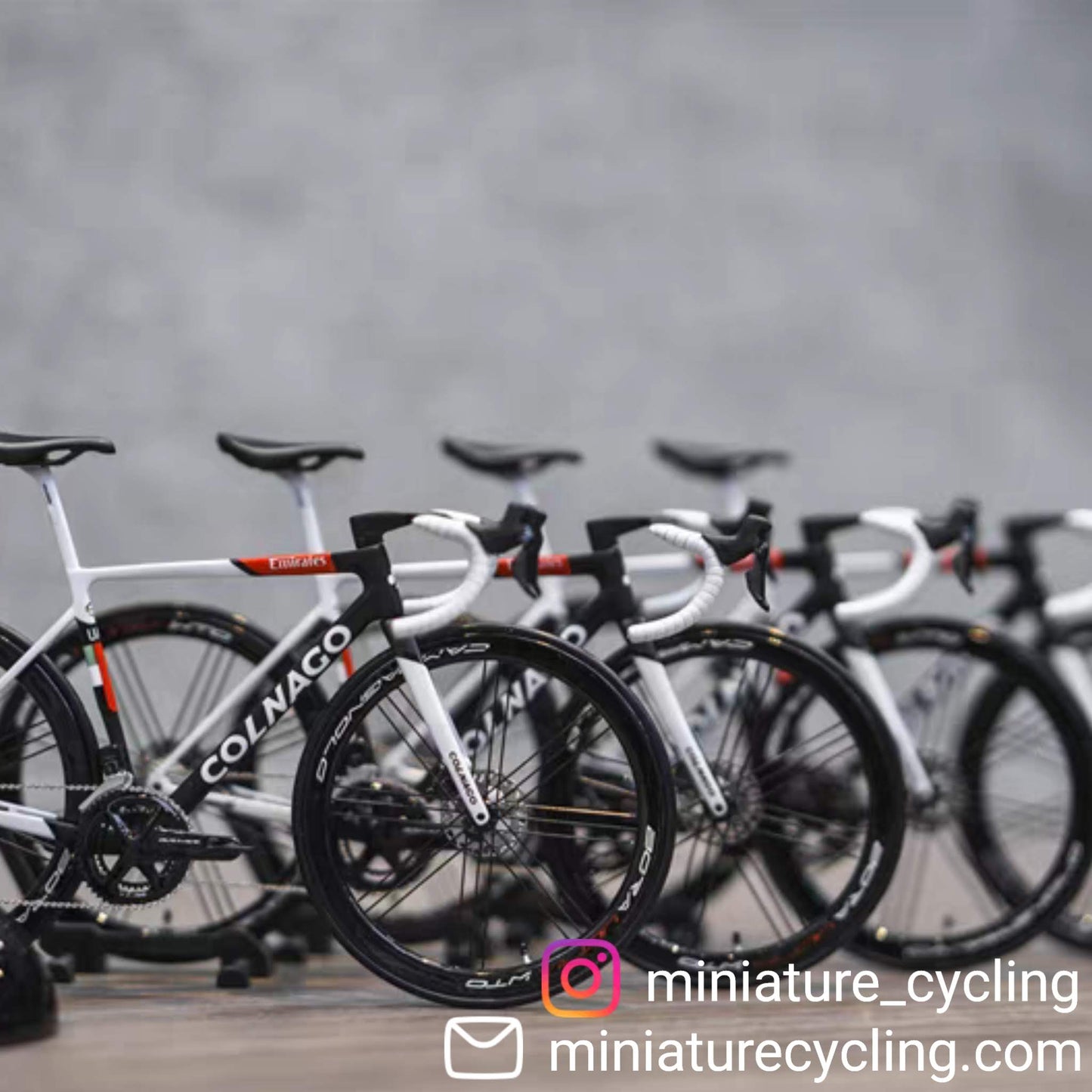 Colnago V3RS Modelo Miniatura 1:12 Ultra Realista | Pogacar TDF 2022 Emirados Árabes Unidos