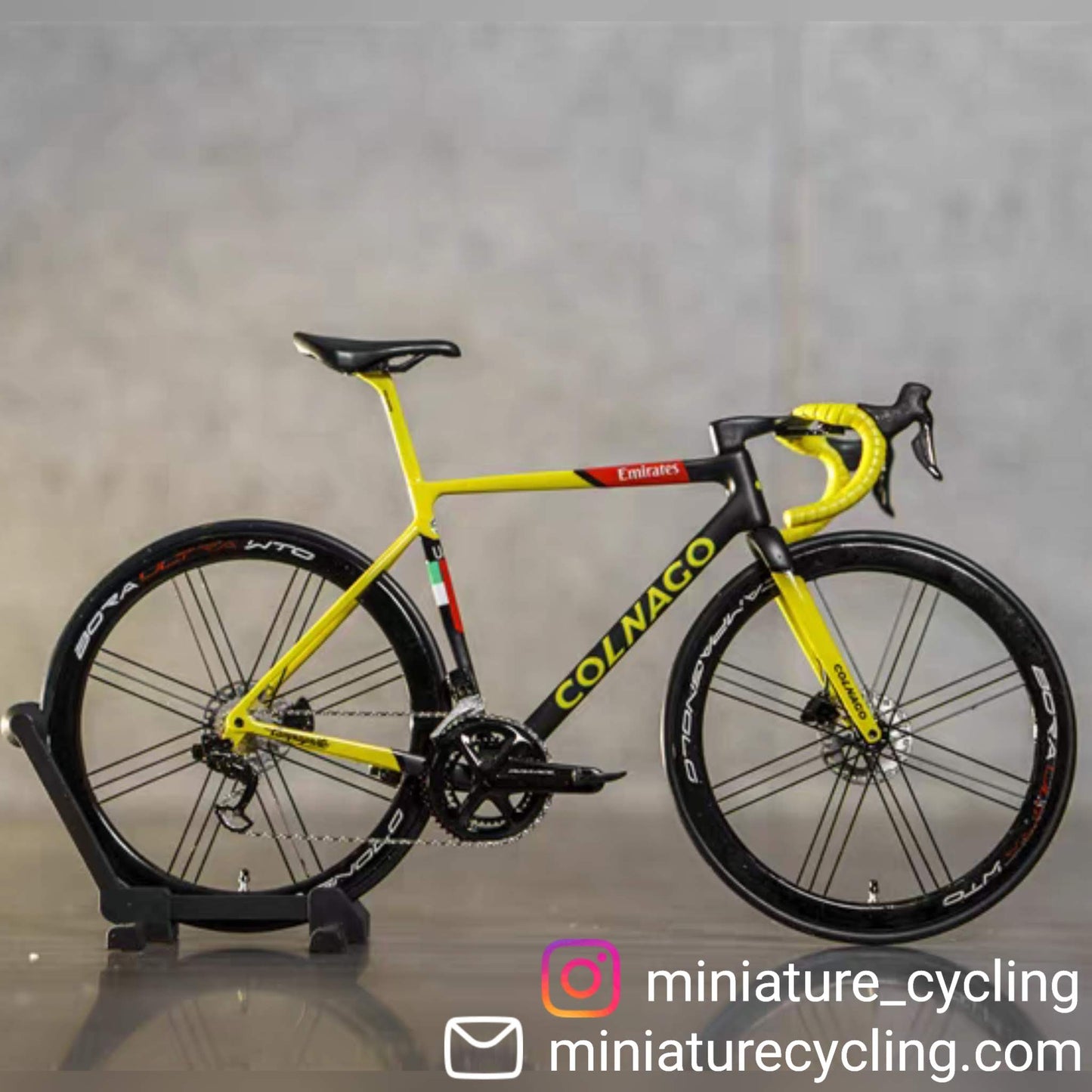 Colnago V3RS Modelo Miniatura 1:12 Ultra Realista | Pogacar TDF 2022 Emirados Árabes Unidos