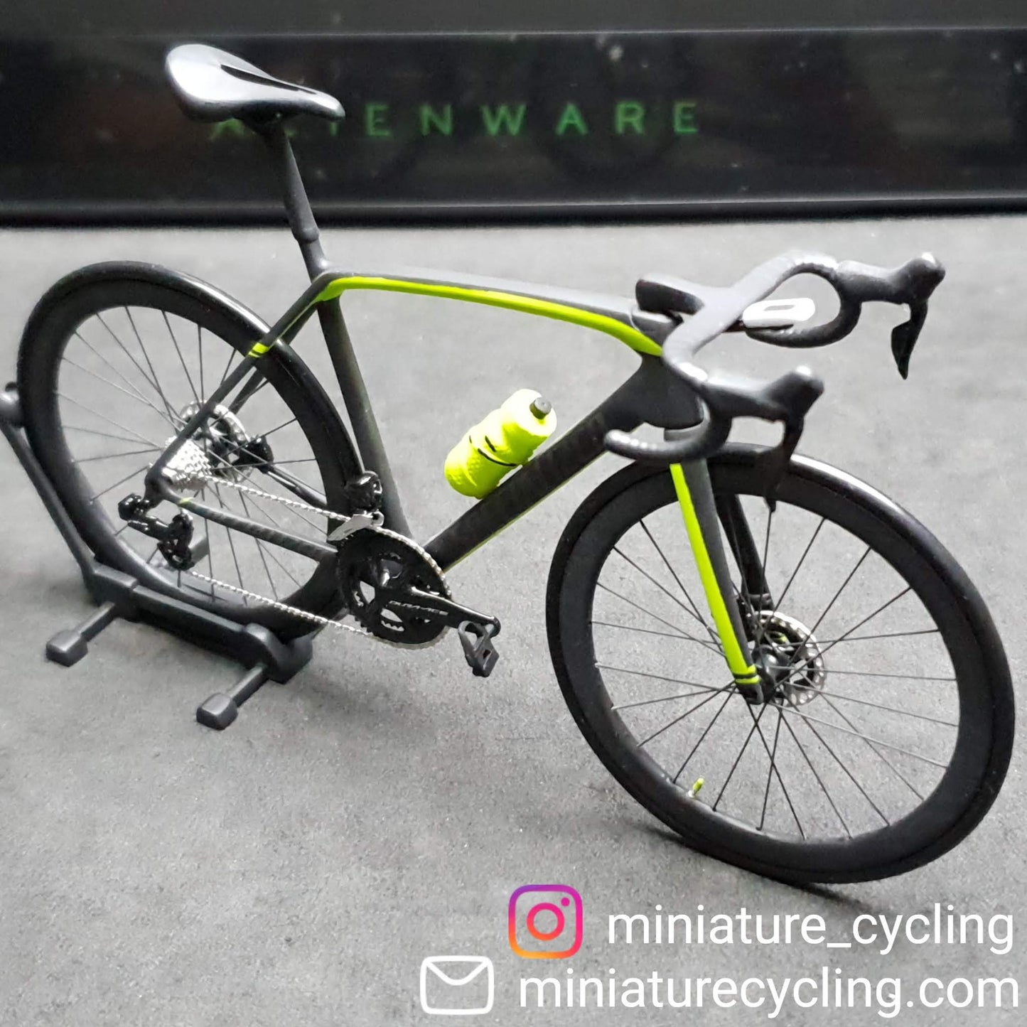 Specialized Tarmac SL5 Sworks Miniatures Modèle 1:12 Vélo de route | Cadeau pour votre compagnon ou vous-même | Modèle réduit | Ultra réaliste sur mesure