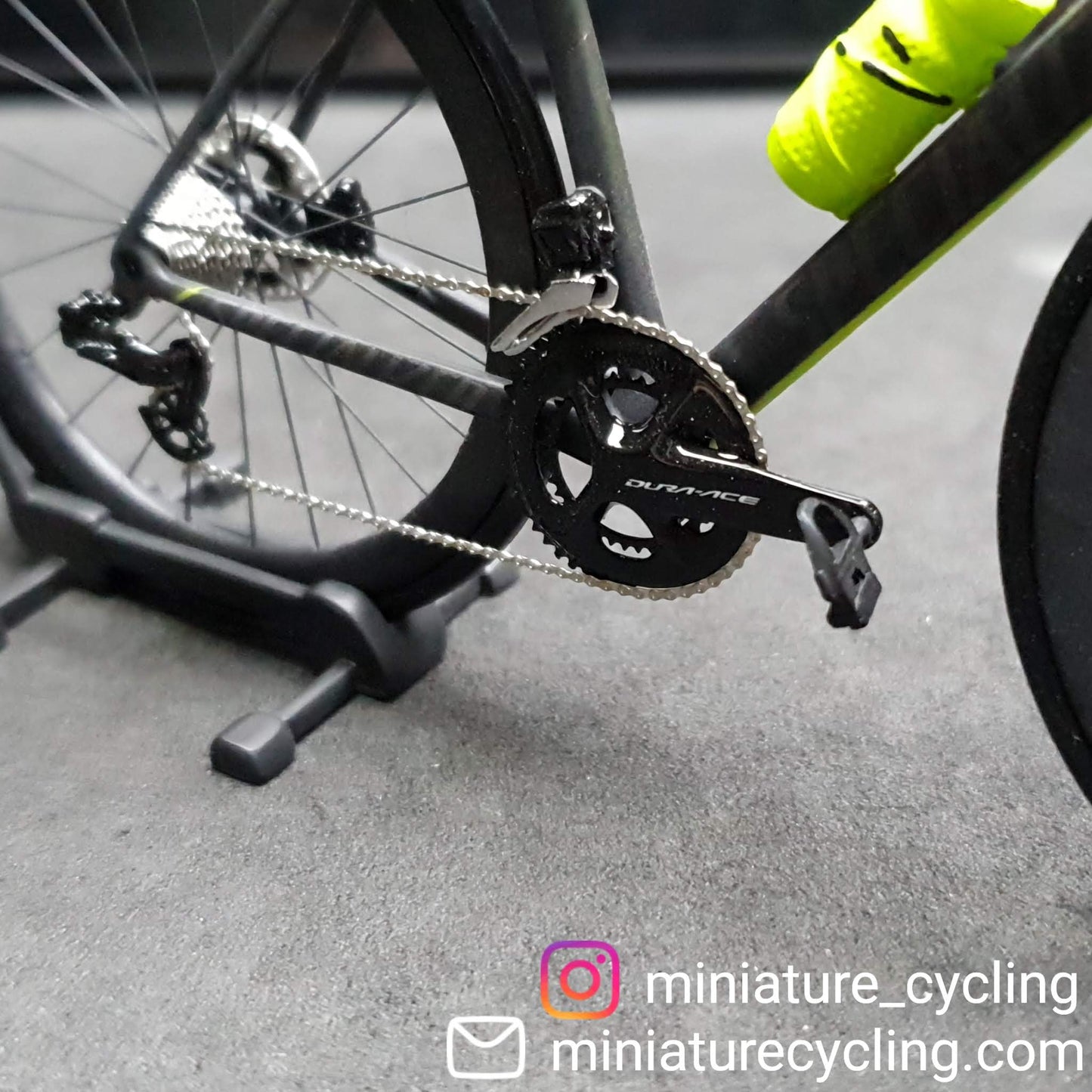 Specialized Tarmac SL5 Sworks Miniature Modello 1:12 Bici da strada | Regalo per il tuo compagno o per te stesso | Modello in scala | Ultra realistico su misura