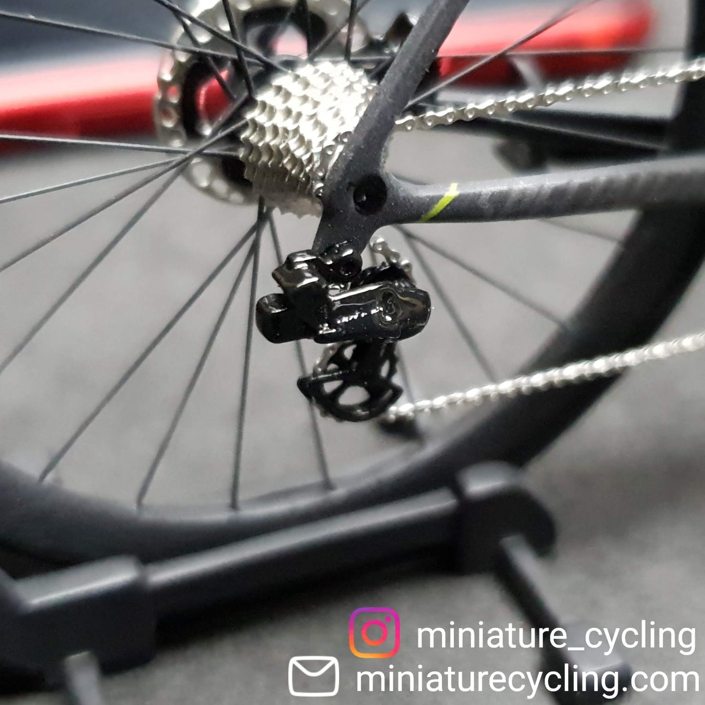 Specialized Tarmac SL5 Sworks Miniatures Modèle 1:12 Vélo de route | Cadeau pour votre compagnon ou vous-même | Modèle réduit | Ultra réaliste sur mesure