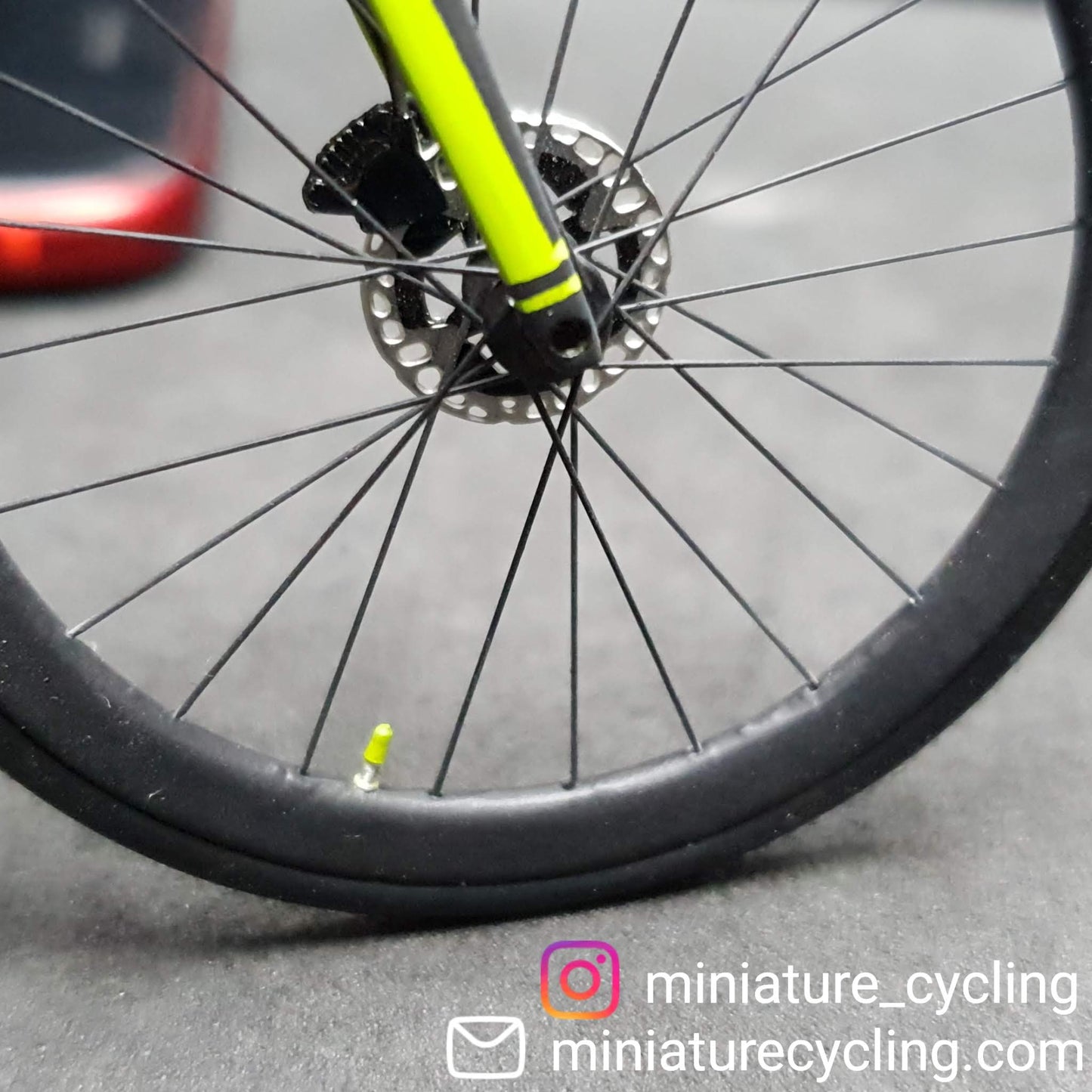 Specialized Tarmac SL5 Sworks Miniatures Modell 1:12 Rennrad | Geschenk für deinen Partner oder dich selbst | Maßstabsgetreues Modell | Maßgeschneidert, ultrarealistisch