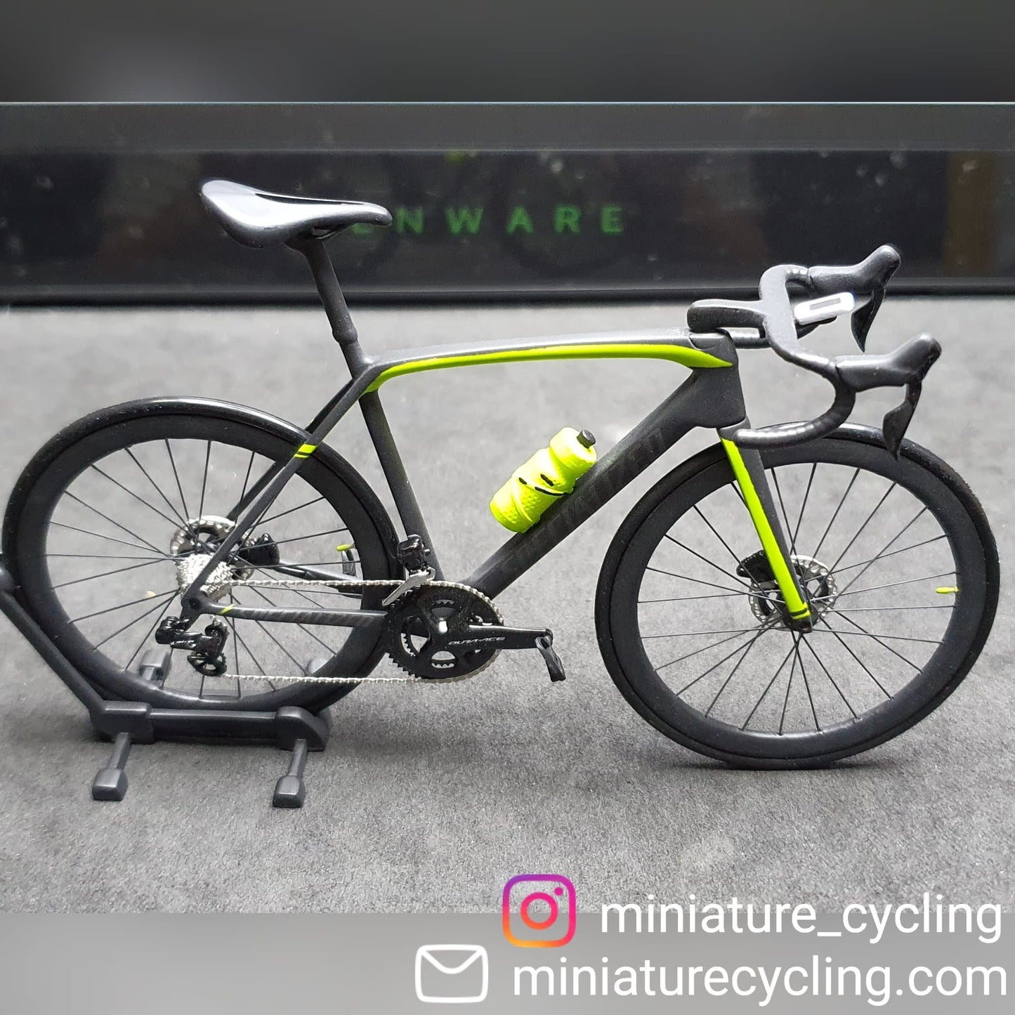 Specialized Tarmac SL5 Sworks Miniaturas Modelo 1:12 Roadbike | Presente para seu companheiro ou para você mesmo | Modelo em escala | Ultra realista feito sob medida