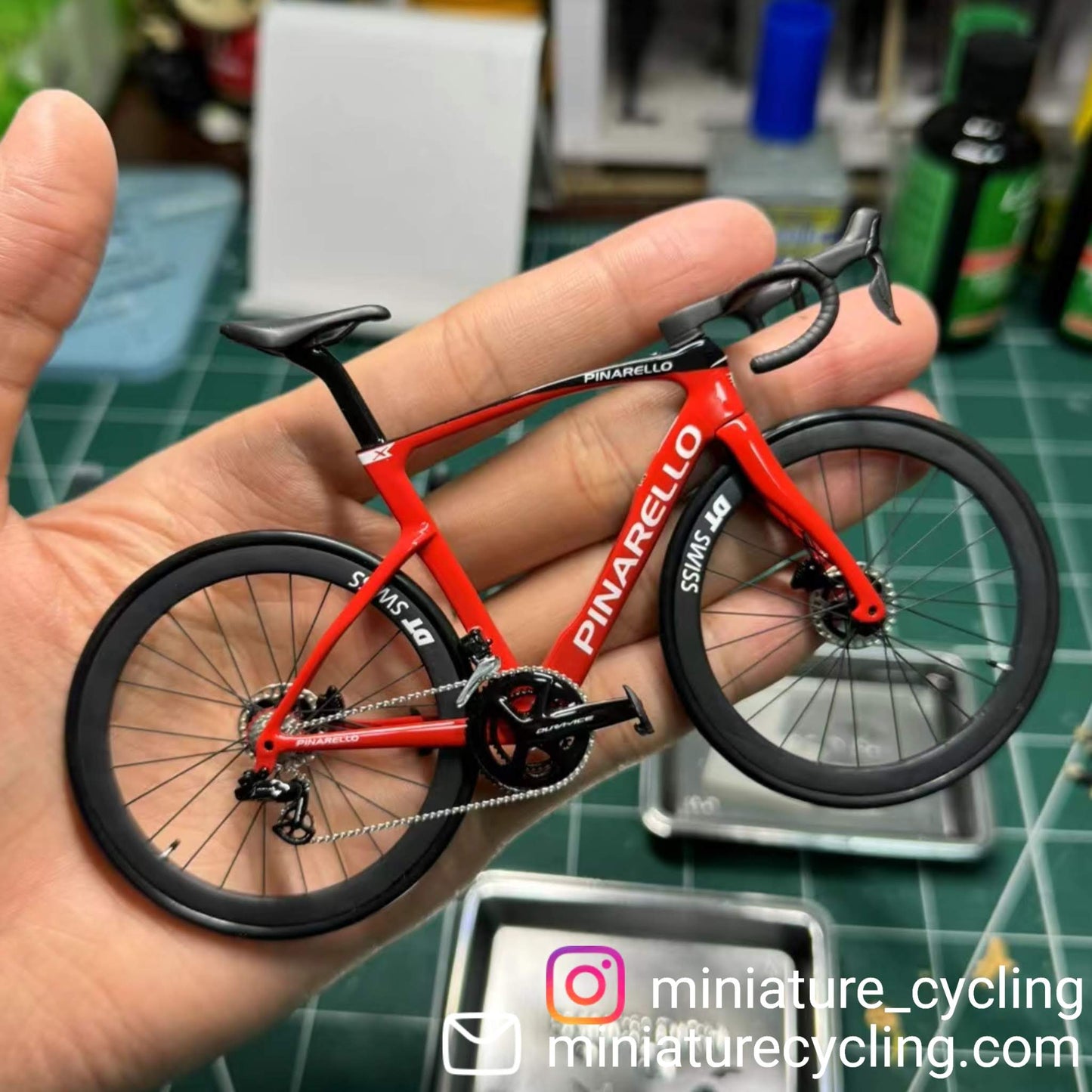 Pinarello Dogma FX F12 F10 F8 miniatuurmodel 1:12 racefiets | Cadeau voor je partner of jezelf | Schaalmodel | Op maat gemaakt miniatuurmodel