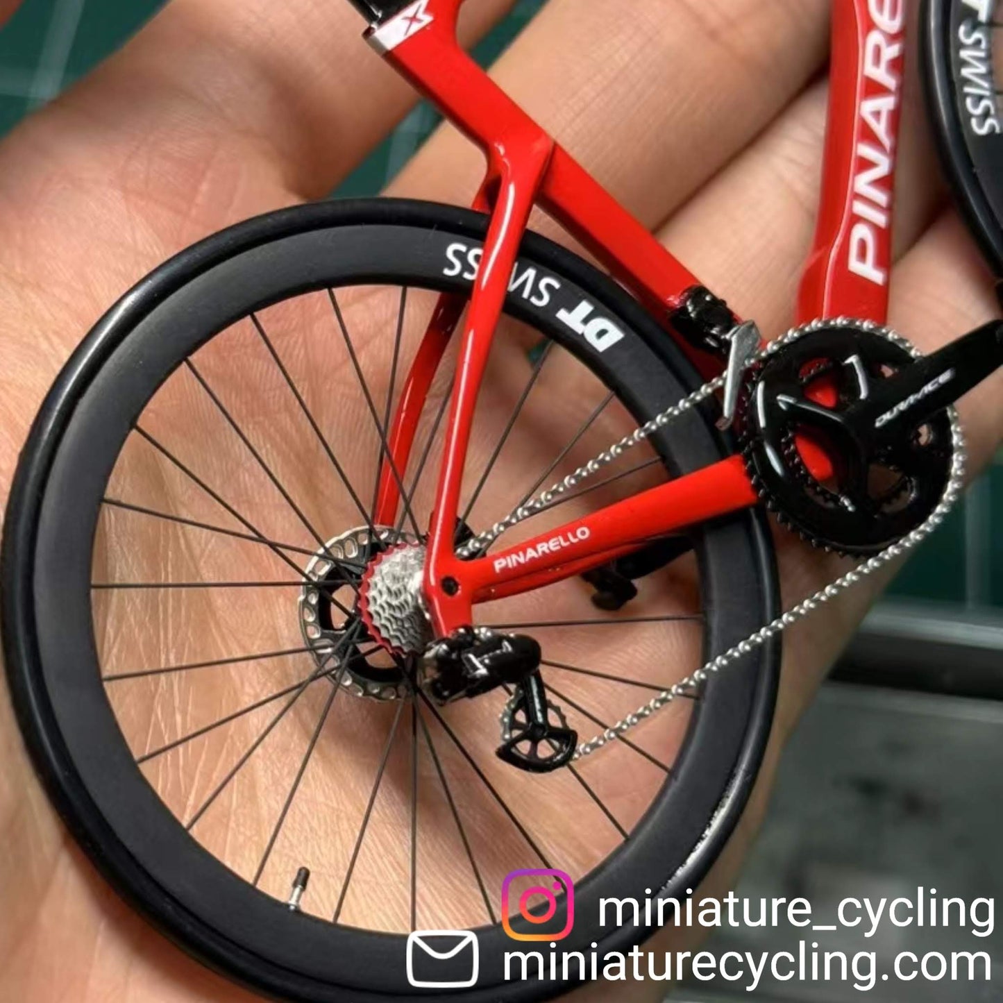 Pinarello Dogma FX F12 F10 F8 Miniatyrmodell 1:12 Roadbike | Present till din partner eller dig själv | Skalmodell | Skräddarsydd miniatyrmodell