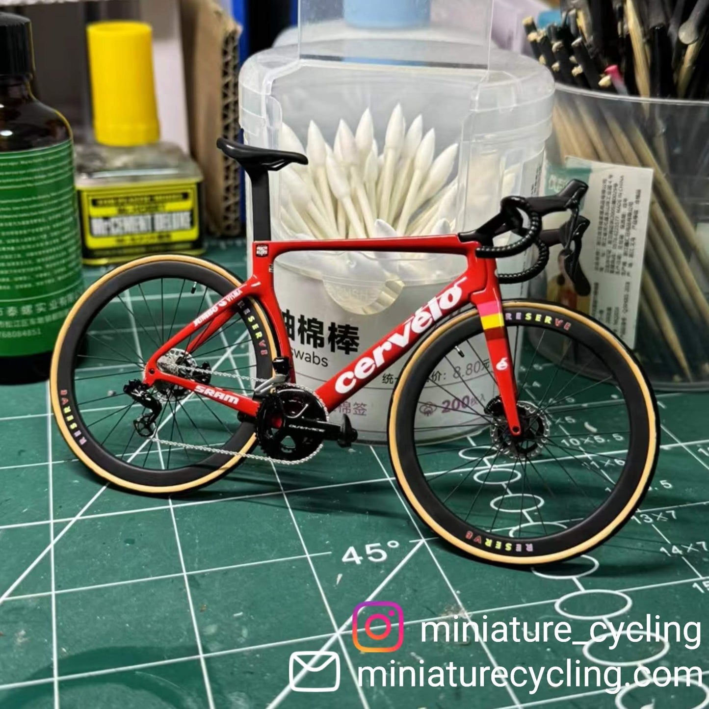 Cervelo S5 Miniatures Model 1:12 Roadbike | Jumbo Visma Lease a Bike | Scale Model | Custom-Made Ultra Realistic