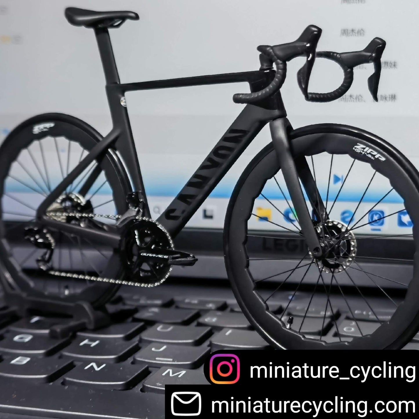 Canyon Aeroad CF SLX CFR Miniature Modello 1:12 Bici da strada | Regalo MVDP per il tuo compagno o te stesso | Modello in scala su misura ultra realistico