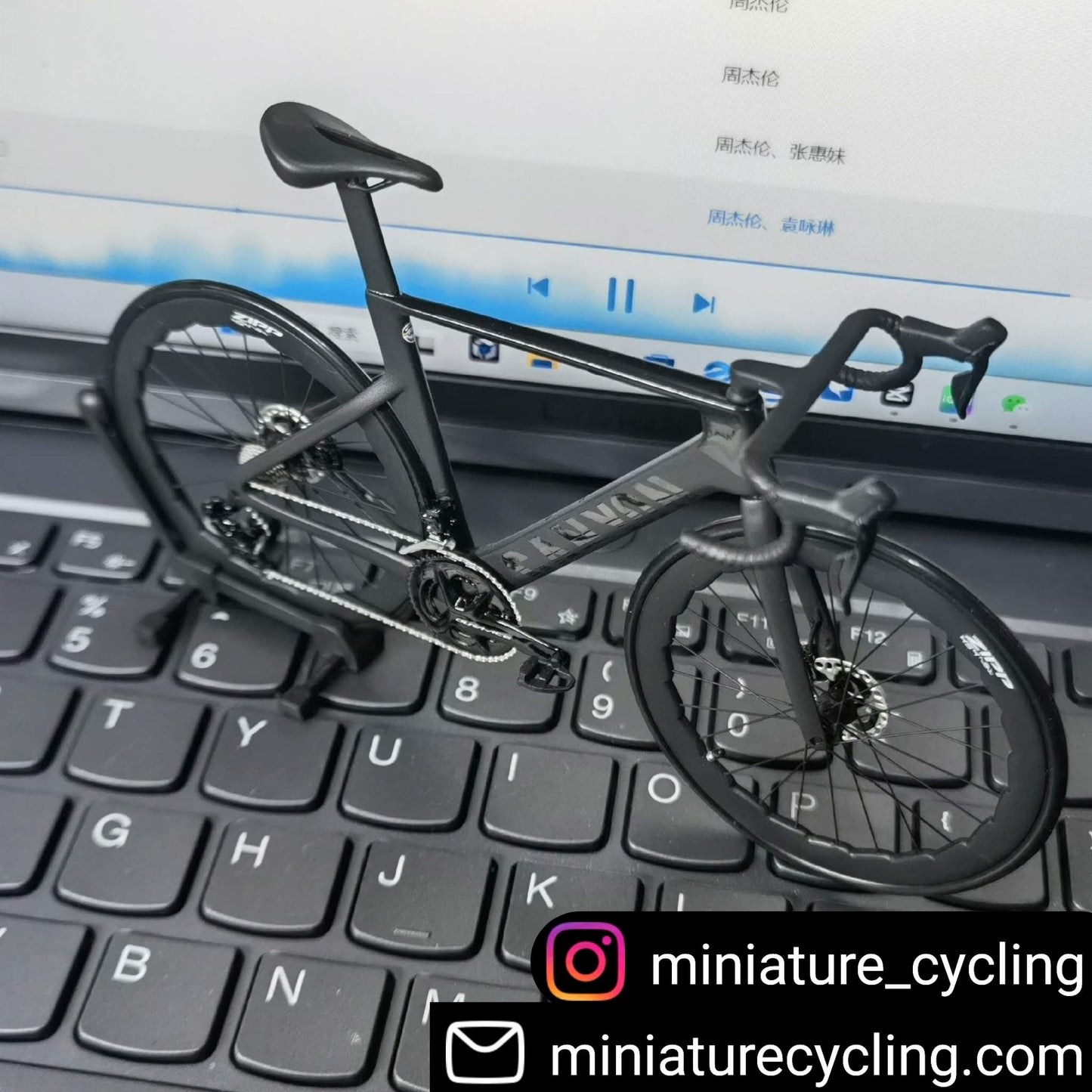 Canyon Aeroad CF SLX CFR Miniatures Model 1:12 Roadbike | MVDP-present till din partner eller dig själv | Skalmodell Skräddarsydd Ultrarealistisk