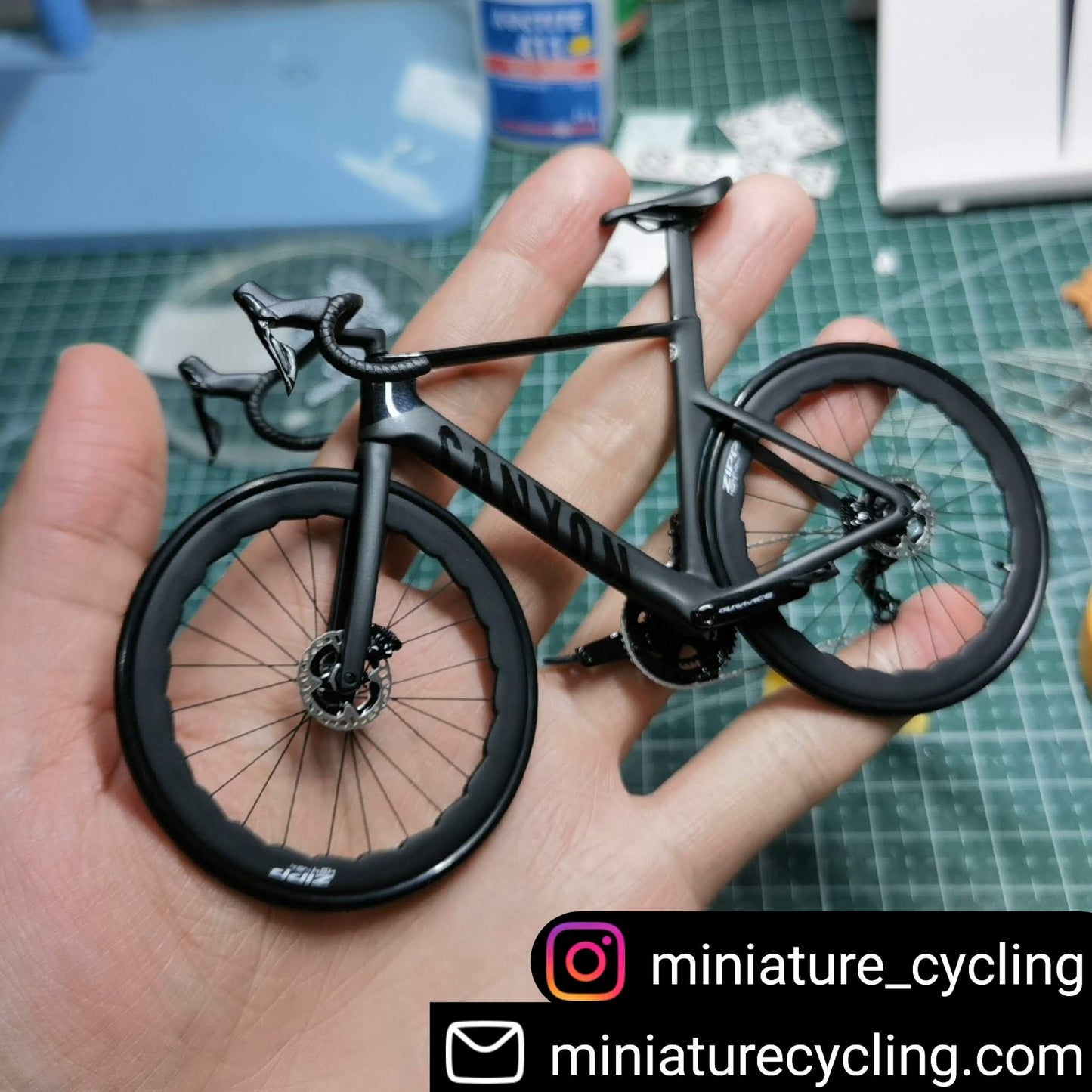 Canyon Aeroad CF SLX CFR Miniatures Model 1:12 Roadbike | MVDP-present till din partner eller dig själv | Skalmodell Skräddarsydd Ultrarealistisk