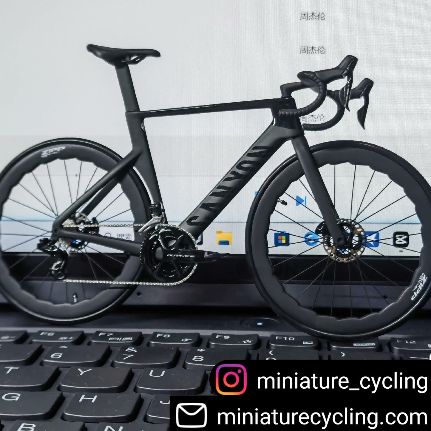 Canyon Aeroad CF SLX CFR Miniature Modello 1:12 Bici da strada | Regalo MVDP per il tuo compagno o te stesso | Modello in scala su misura ultra realistico