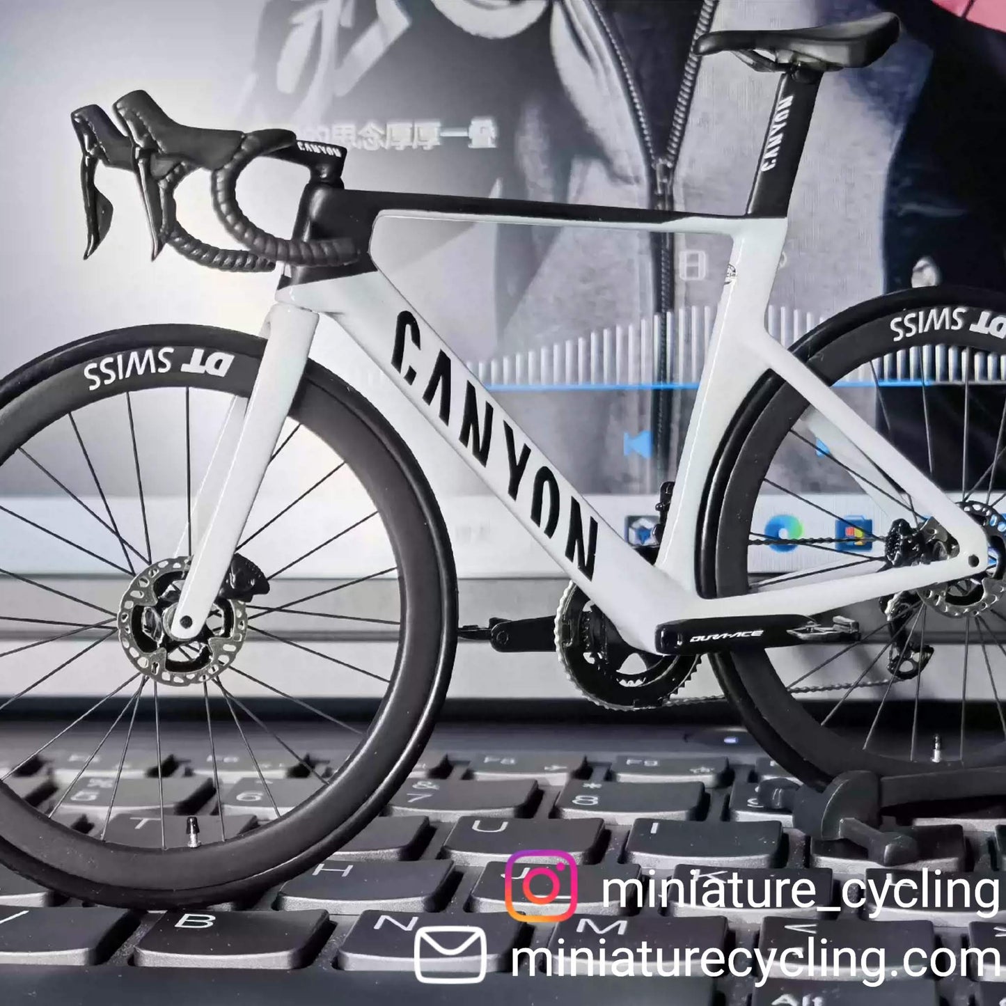 Canyon Aeroad CF SLX CFR Miniatures Model 1:12 Roadbike | MVDP-present till din partner eller dig själv | Skalmodell Skräddarsydd Ultrarealistisk