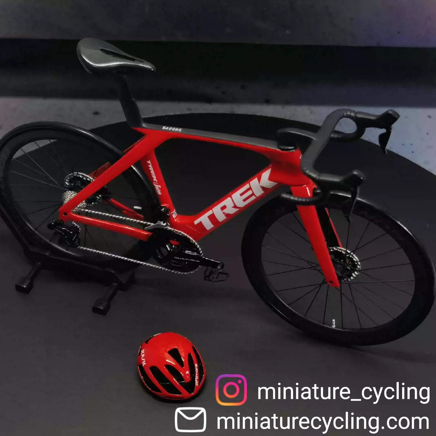 Trek Madone Gen 6 7 Miniaturas Modelo 1:12 Bicicleta de carretera | Regalo para tu pareja o para ti mismo | Modelo a escala | Ultra realista hecho a medida