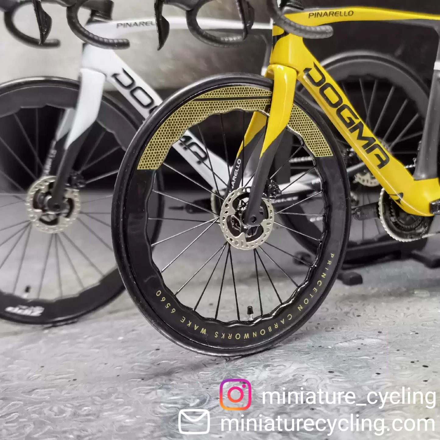 Pinarello Dogma FX F12 F10 F8 Miniaturní model 1:12 silniční kolo | Dárek pro vašeho partnera nebo pro sebe | Model v měřítku | Model miniatur na zakázku