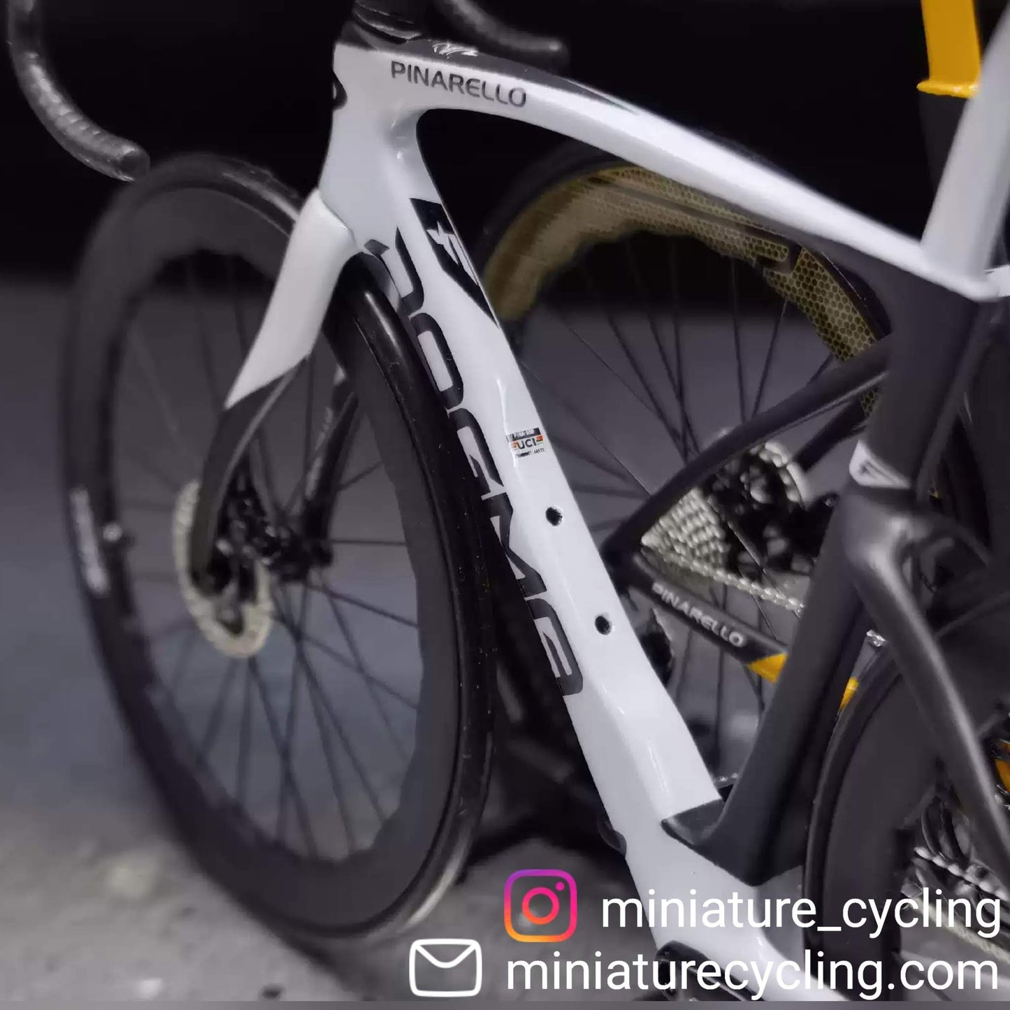 Pinarello Dogma FX F12 F10 F8 Miniaturní model 1:12 silniční kolo | Dárek pro vašeho partnera nebo pro sebe | Model v měřítku | Model miniatur na zakázku