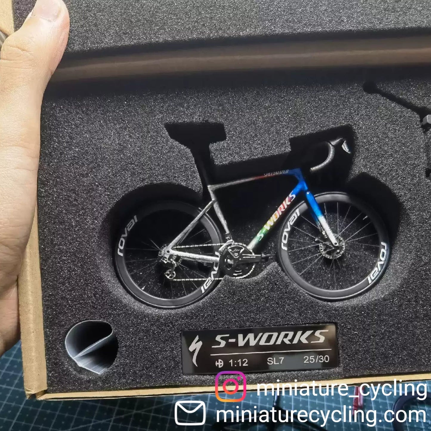 Miniaturas especializadas modelo 1:12 Sworks SL7 SL8 Venge Aethos Roadbike | Presente para seu companheiro ou para você mesmo Modelo em escala