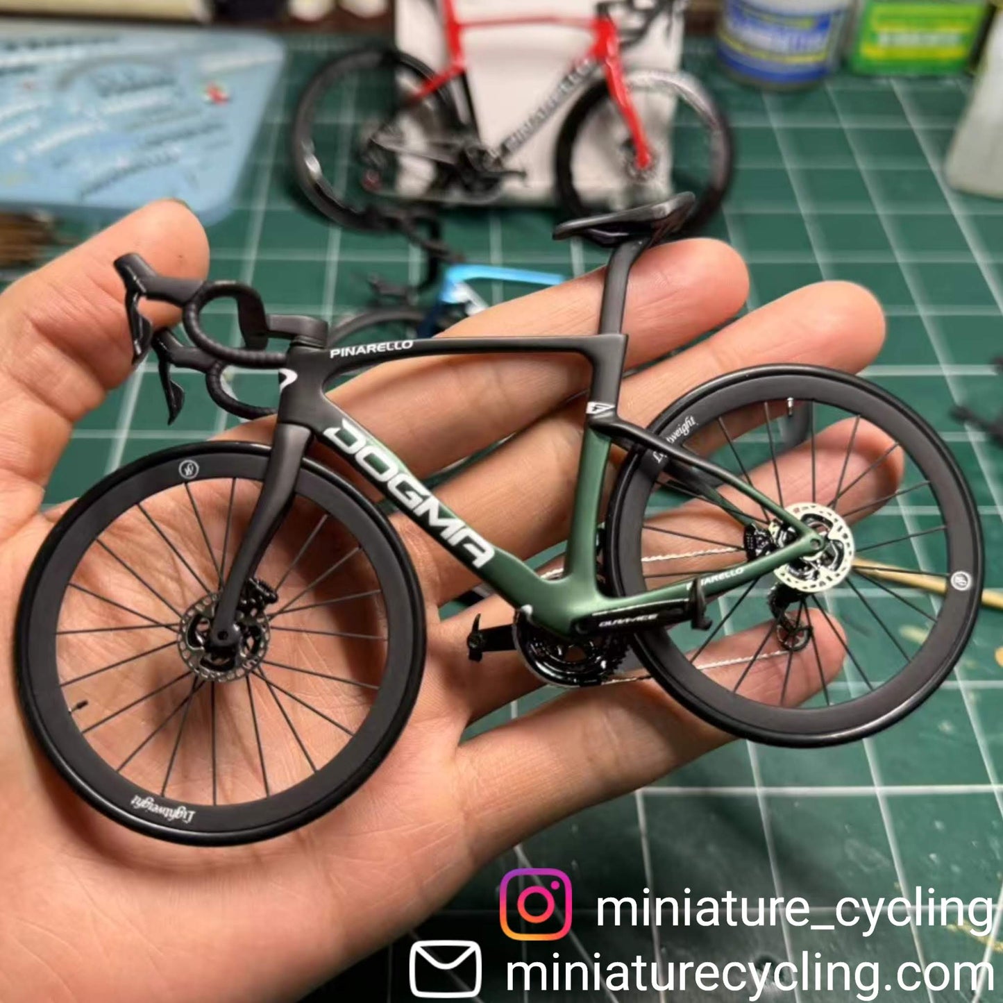 Pinarello Dogma FX F12 F10 F8 Miniaturní model 1:12 silniční kolo | Dárek pro vašeho partnera nebo pro sebe | Model v měřítku | Model miniatur na zakázku