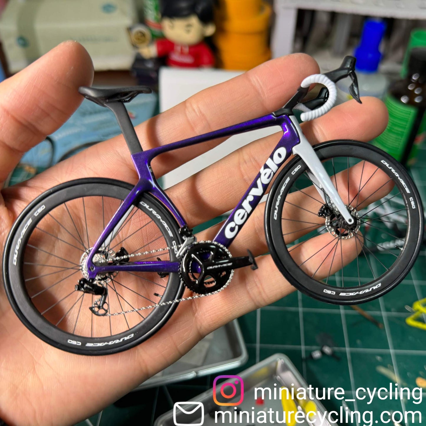 Cervelo S5 Miniatures Model 1:12 Roadbike | Jumbo Visma dárek pro vašeho partnera nebo pro sebe | Model v měřítku | Na zakázku ultra realistické