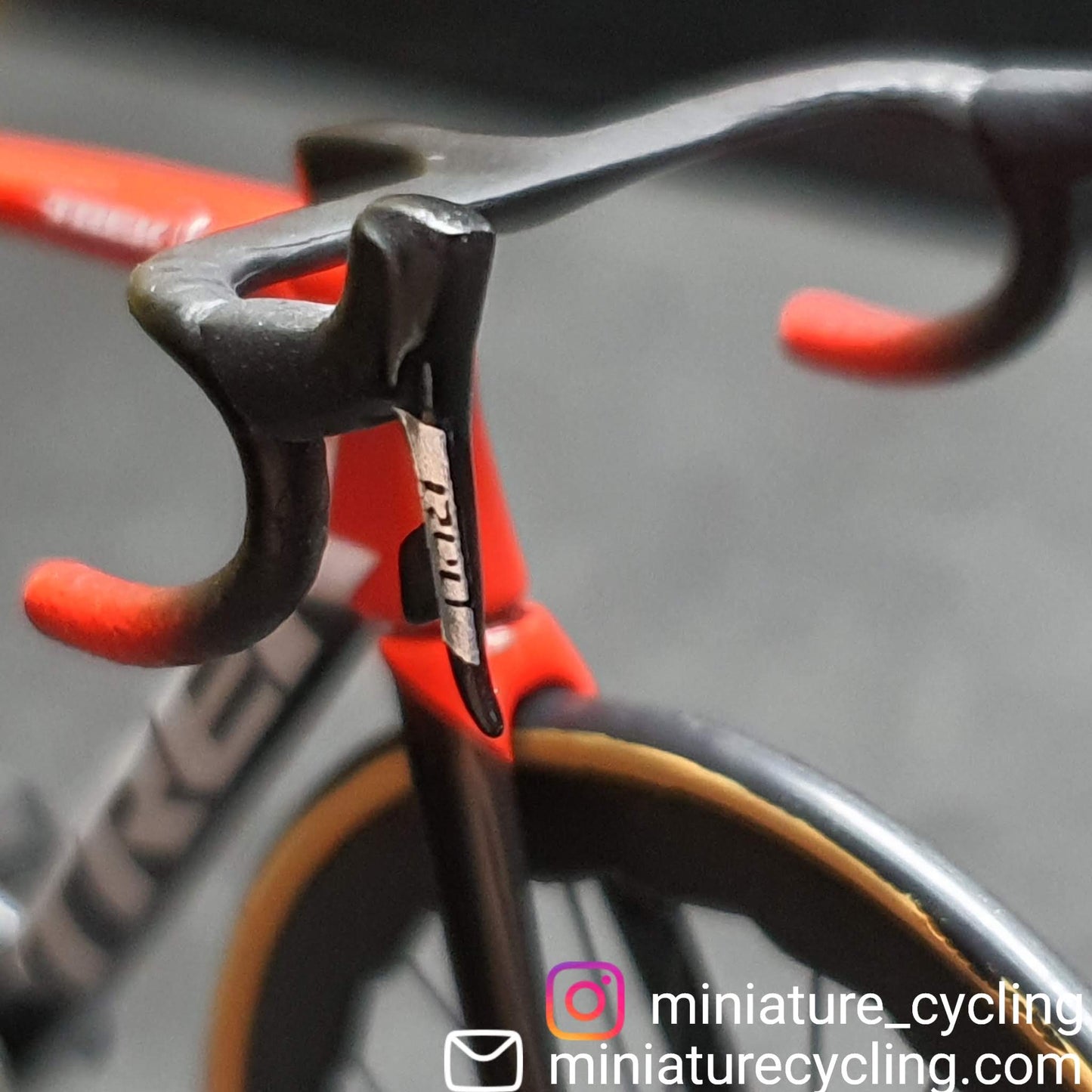 Trek Emonda Miniatures Modello 1:12 Bici da strada | Regalo per il tuo compagno o per te stesso | Modello in scala | Ultra realistico su misura