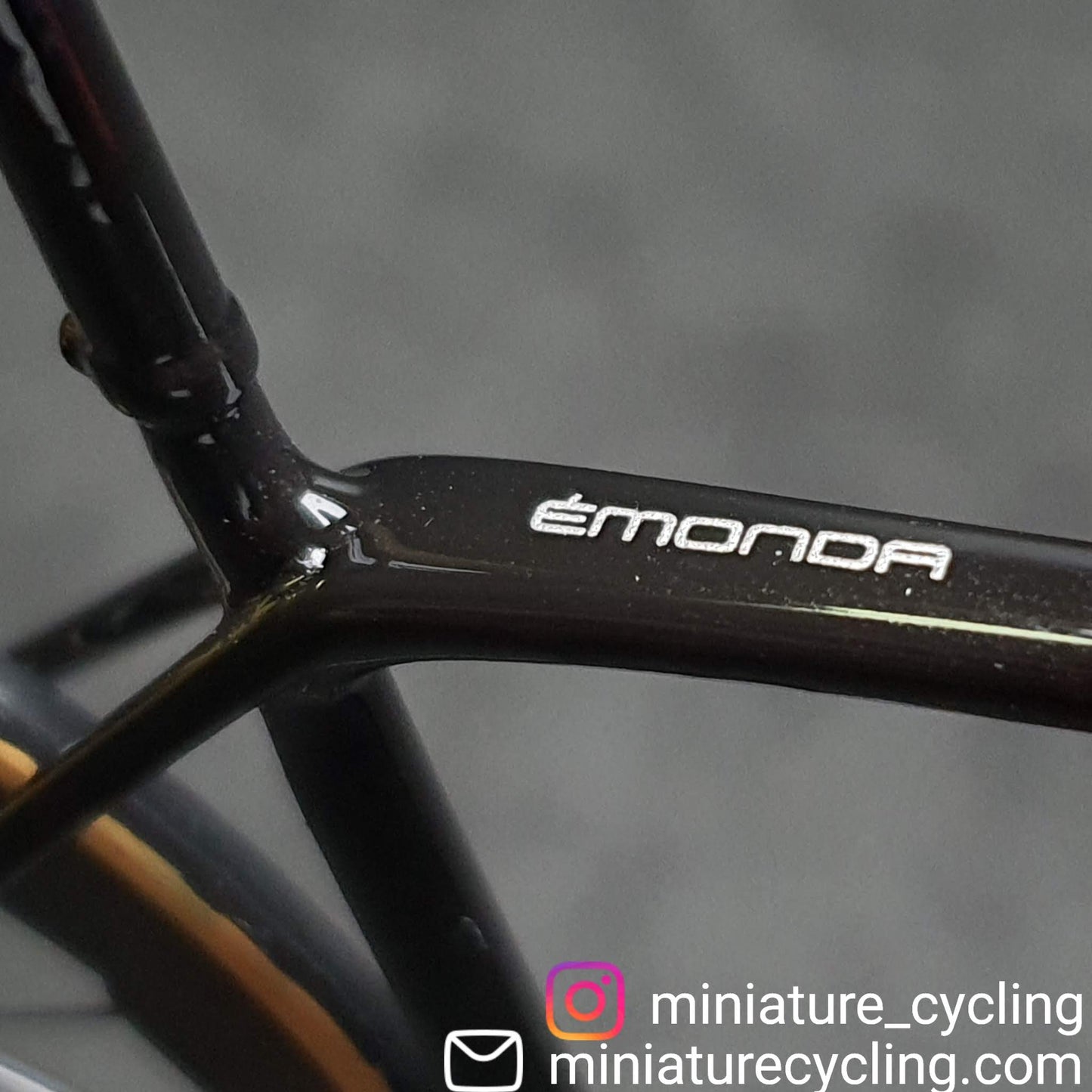 Trek Emonda ミニチュア モデル 1:12 ロードバイク |友人や自分自身へのギフト |スケールモデル |カスタムメイドの超リアル