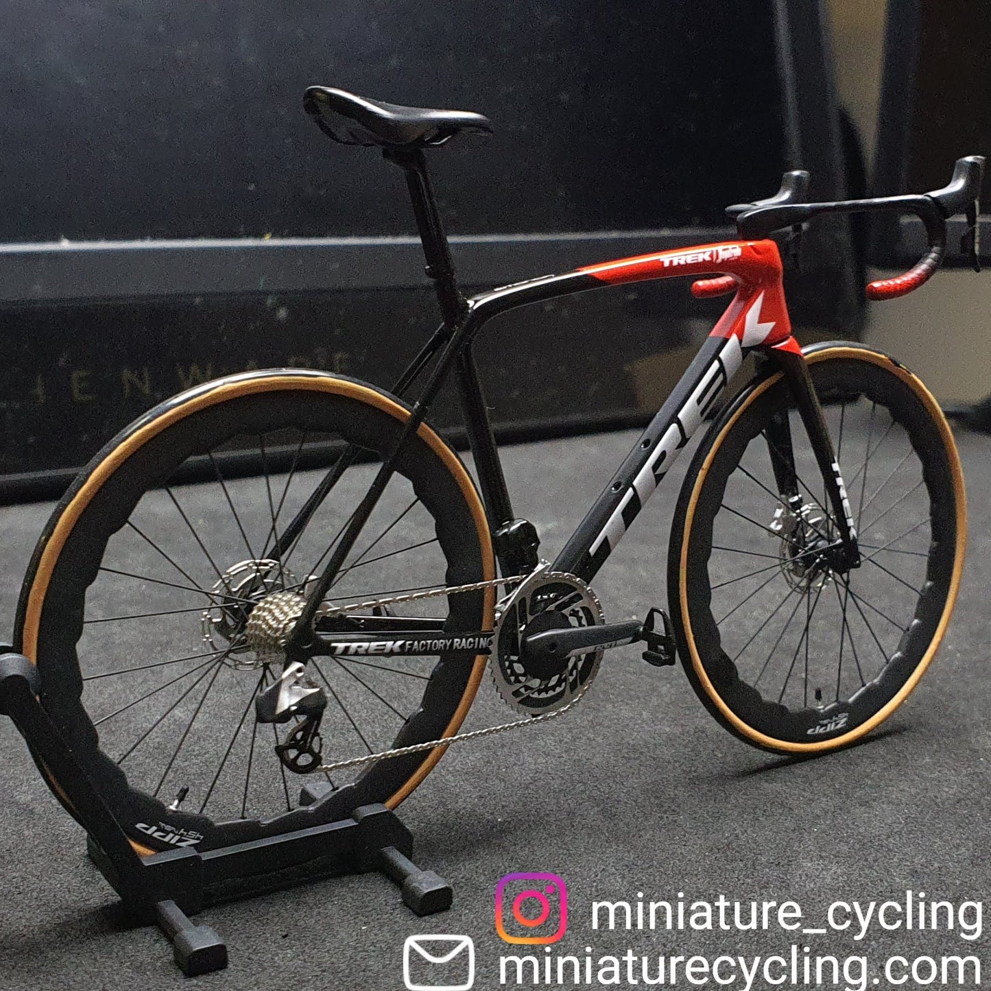 Trek Emonda Miniaturas Modelo 1:12 Roadbike | Presente para seu companheiro ou para você mesmo | Modelo em escala | Ultra realista feito sob medida