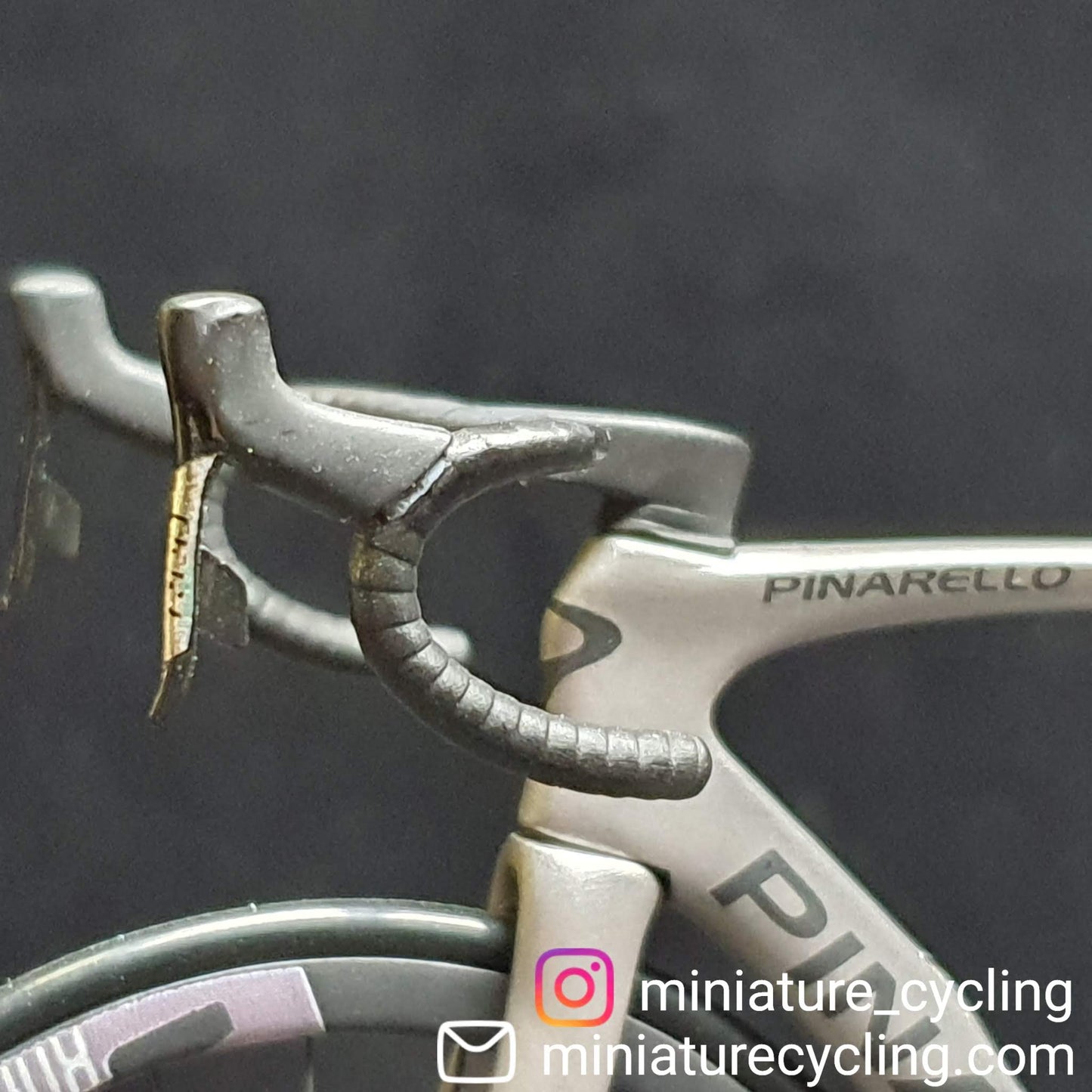 Pinarello Dogma FX F12 F10 F8 Miniatyrmodell 1:12 Roadbike | Present till din partner eller dig själv | Skalmodell | Skräddarsydd miniatyrmodell