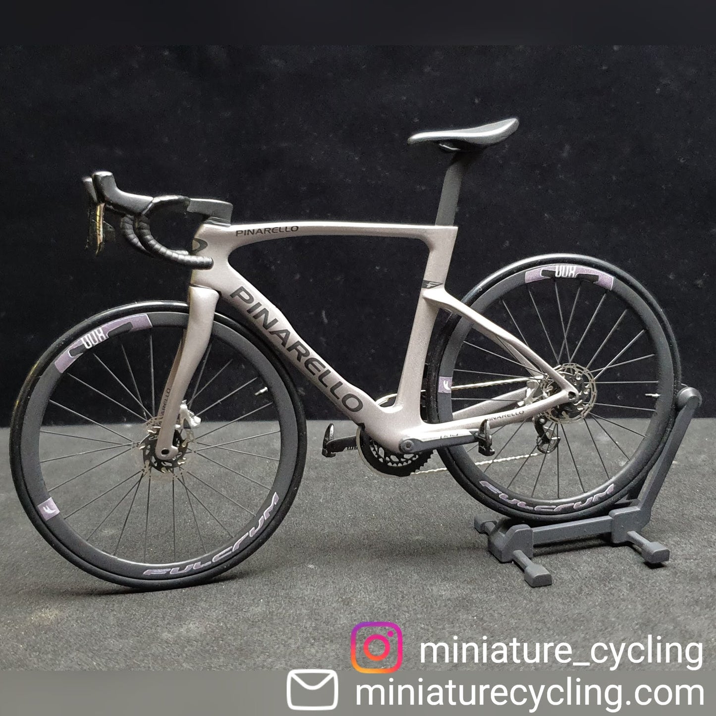 Pinarello Dogma FX F12 F10 F8 Miniaturní model 1:12 silniční kolo | Dárek pro vašeho partnera nebo pro sebe | Model v měřítku | Model miniatur na zakázku