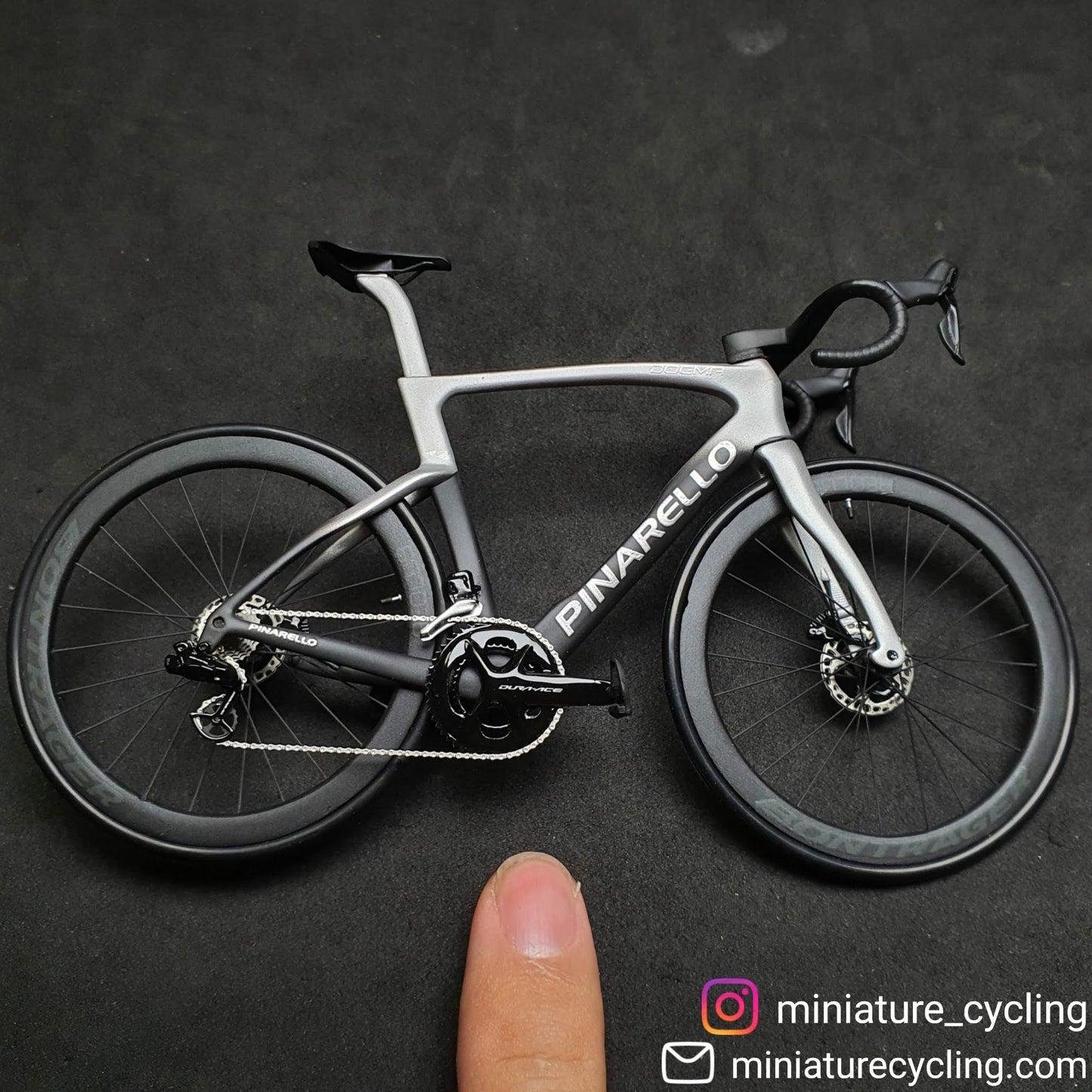 Pinarello Dogma F X F12 F10 F8 Miniature Model 1:12 Roadbike | Scale Models | Custom-Made Miniatures Model