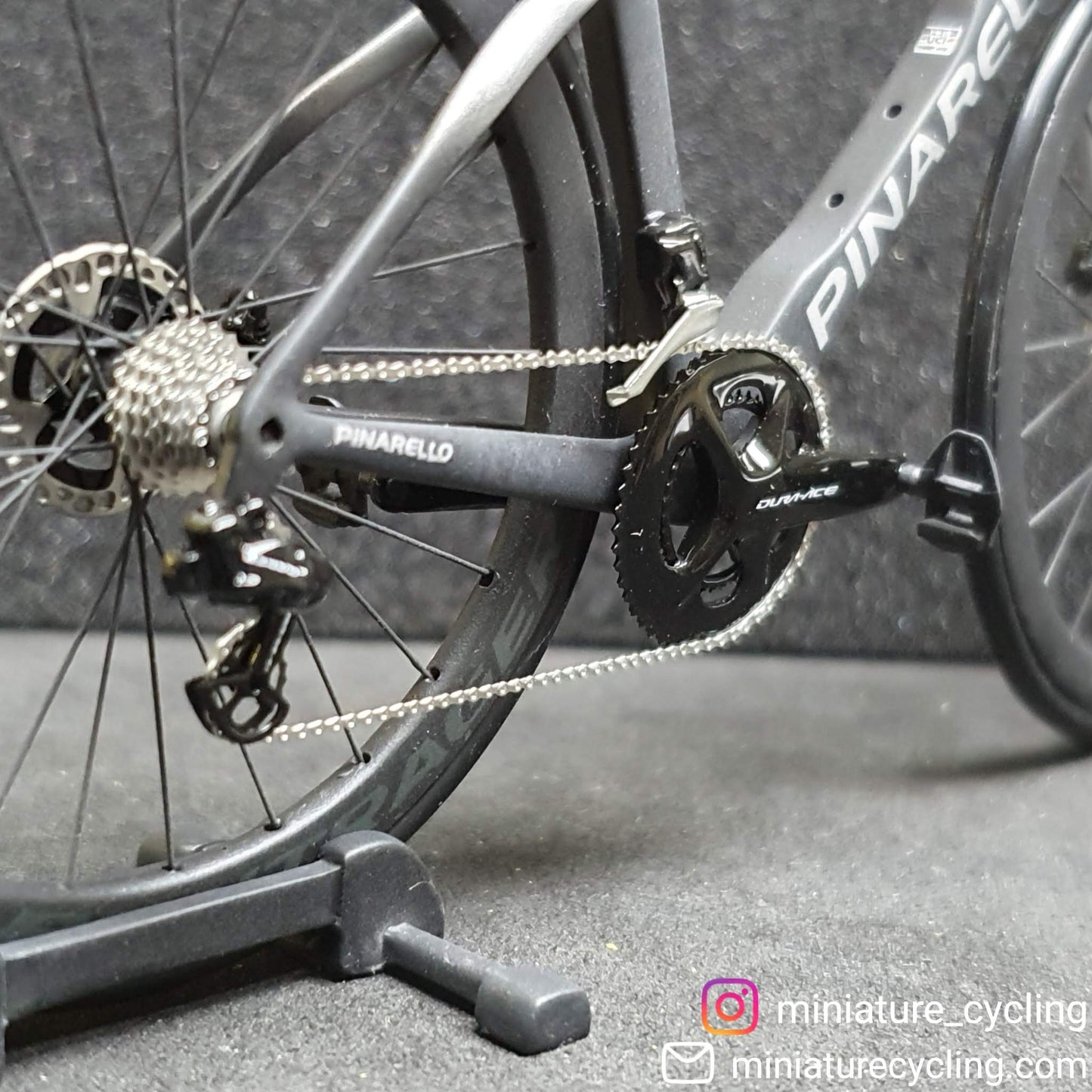 Pinarello Dogma F X F12 F10 F8 Miniature Model 1:12 Roadbike | Scale Models | Custom-Made Miniatures Model