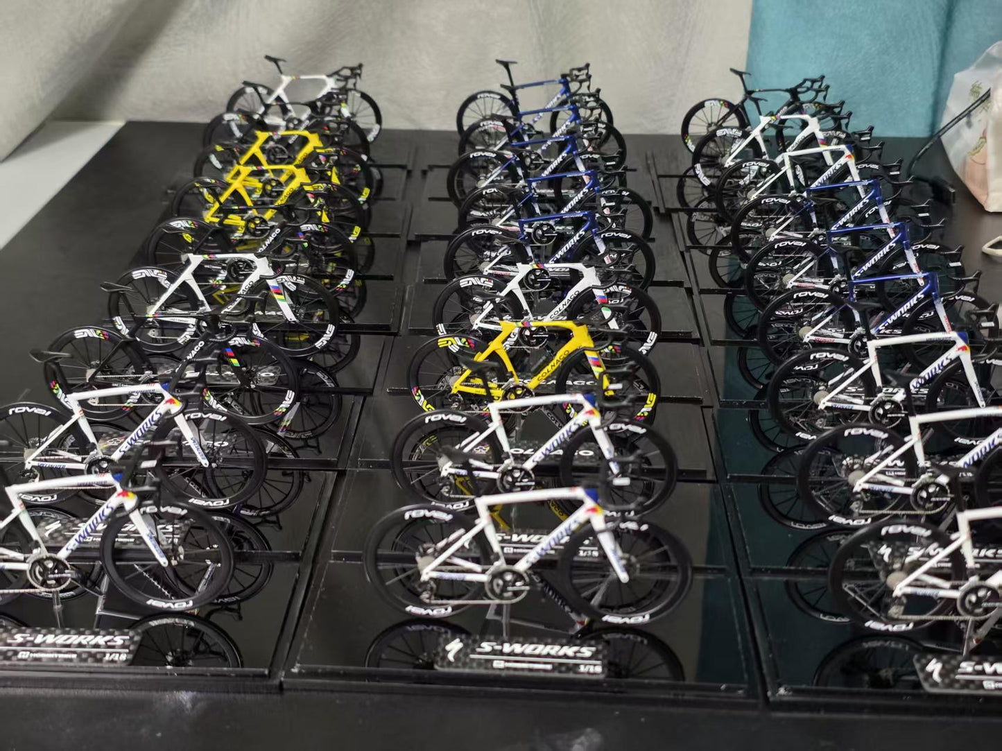 1:18 Specialized SL8 Red Bull Miniatures Model Roadbike Display | Scale Model | Custom-Made Ultra Realistic