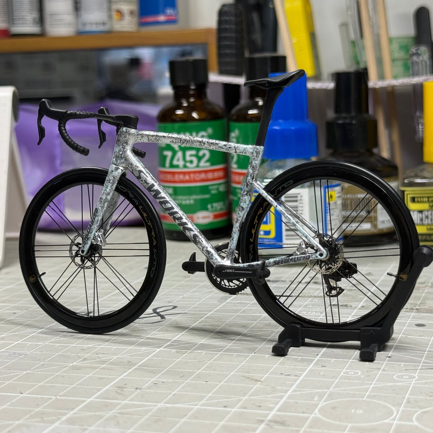 Specialized Miniatures Modello 1:12 Sworks SL7 SL8 Venge Aethos Roadbike | Regalo per il tuo amico o per te stesso. Modello in scala