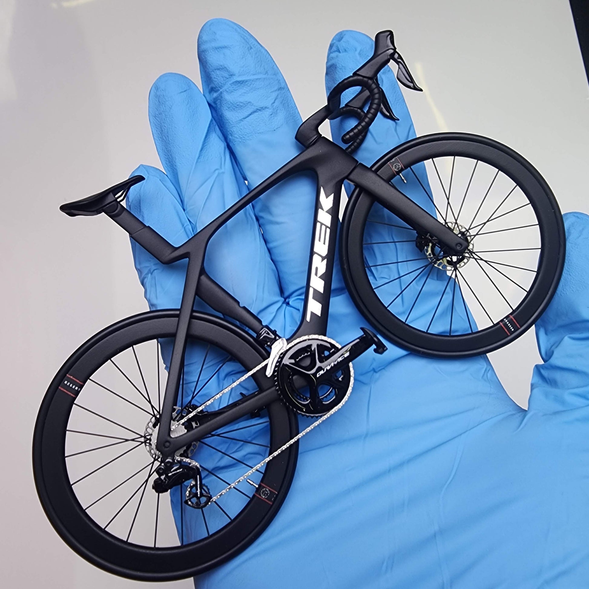 Trek Madone Gen 6 7 Miniaturmodell 1:12 Rennrad