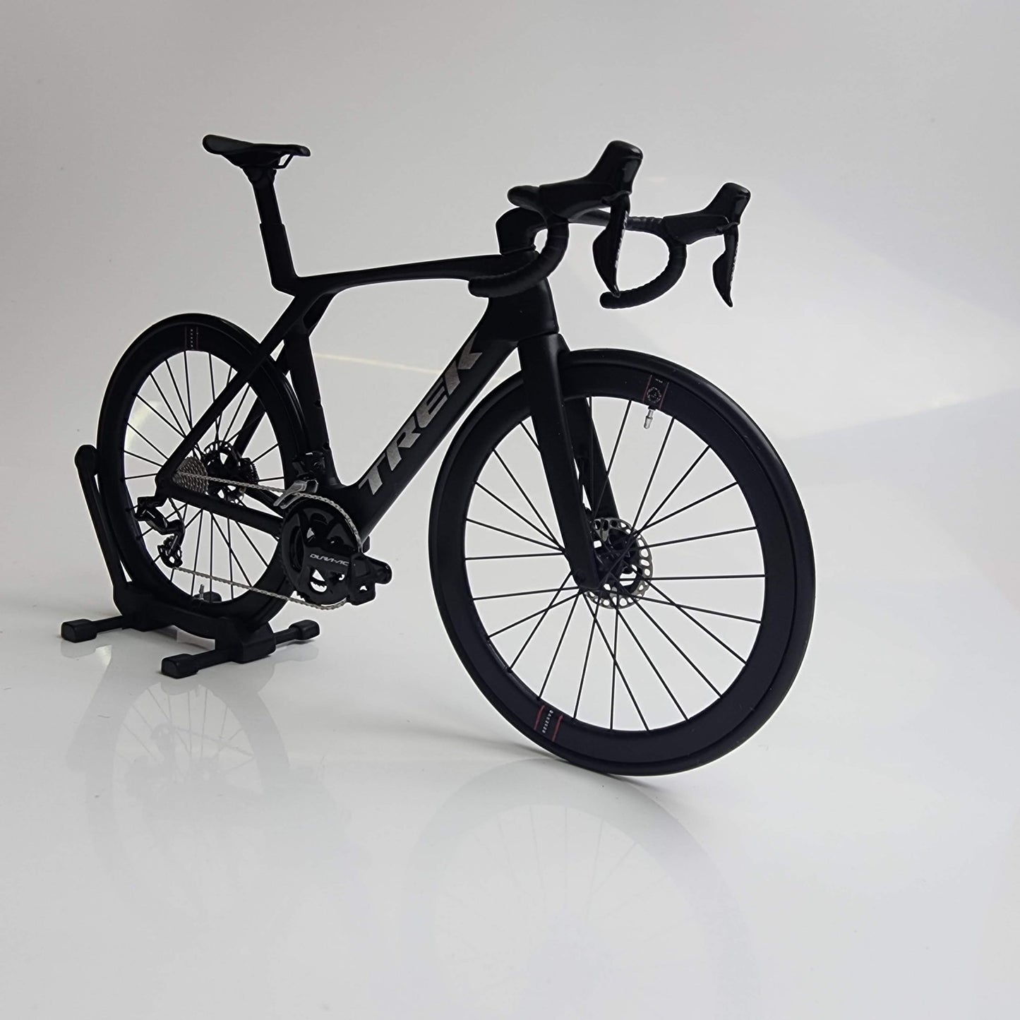 Trek Madone Gen 6 7 Miniatures Model 1:12 Roadbike | Dárek pro vašeho partnera nebo pro sebe | Model v měřítku | Na zakázku ultra realistické