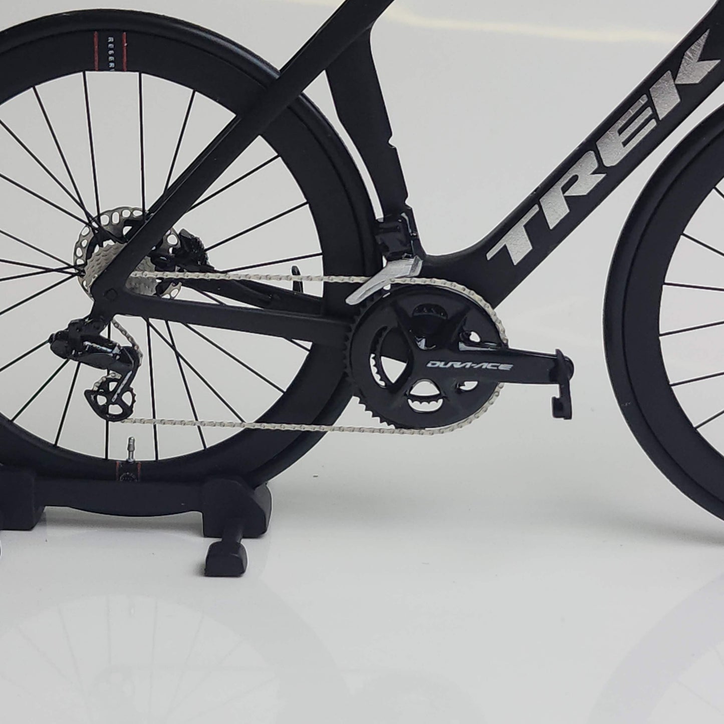Trek Madone Gen 6 7 Miniatures Model 1:12 Roadbike | Dárek pro vašeho partnera nebo pro sebe | Model v měřítku | Na zakázku ultra realistické