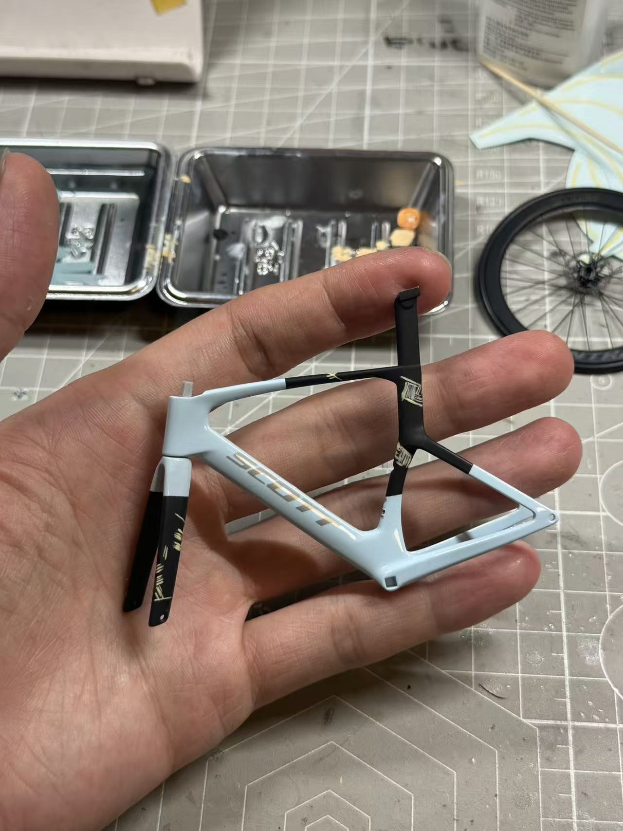 Specialized Miniatures Model 1:12 Sworks SL7 SL8 Venge Aethos Roadbike | Dárek pro vašeho kamaráda nebo sebe v měřítku modelu