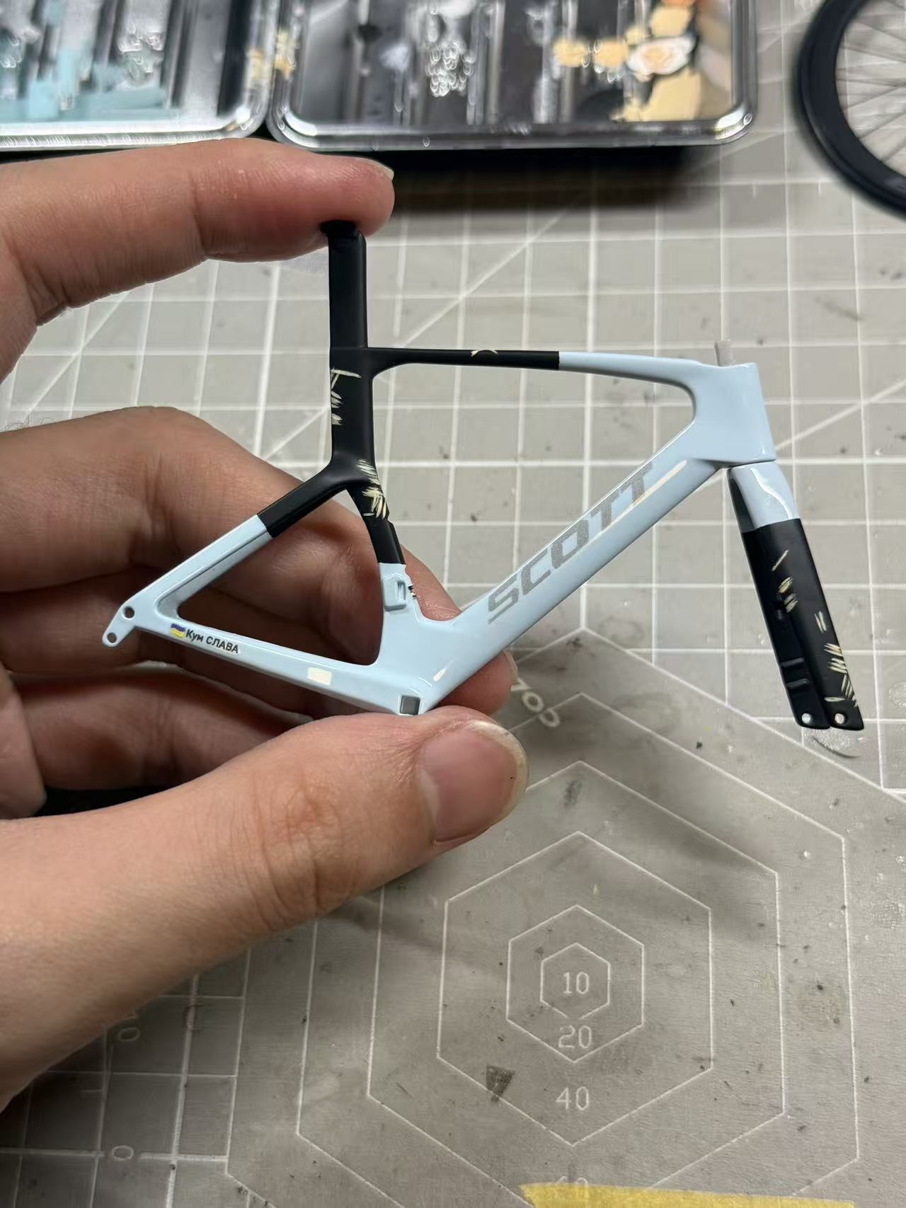 Specialized Miniatures Model 1:12 Sworks SL7 SL8 Venge Aethos Roadbike | Dárek pro vašeho kamaráda nebo sebe v měřítku modelu