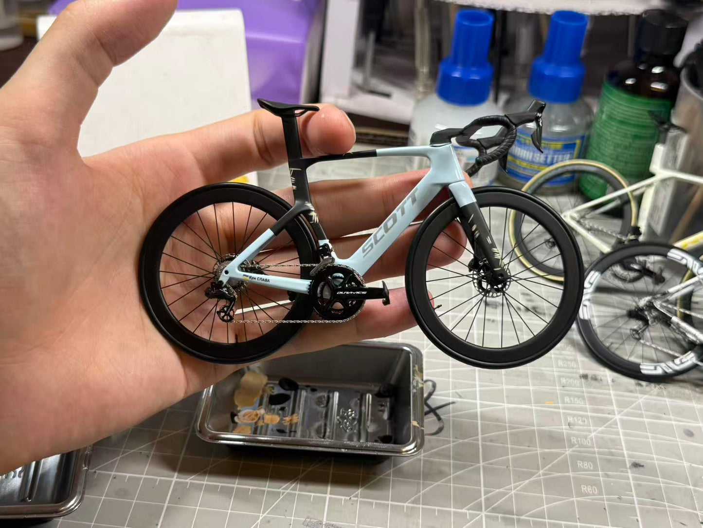 Specialized Miniatures Model 1:12 Sworks SL7 SL8 Venge Aethos Roadbike | Dárek pro vašeho kamaráda nebo sebe v měřítku modelu