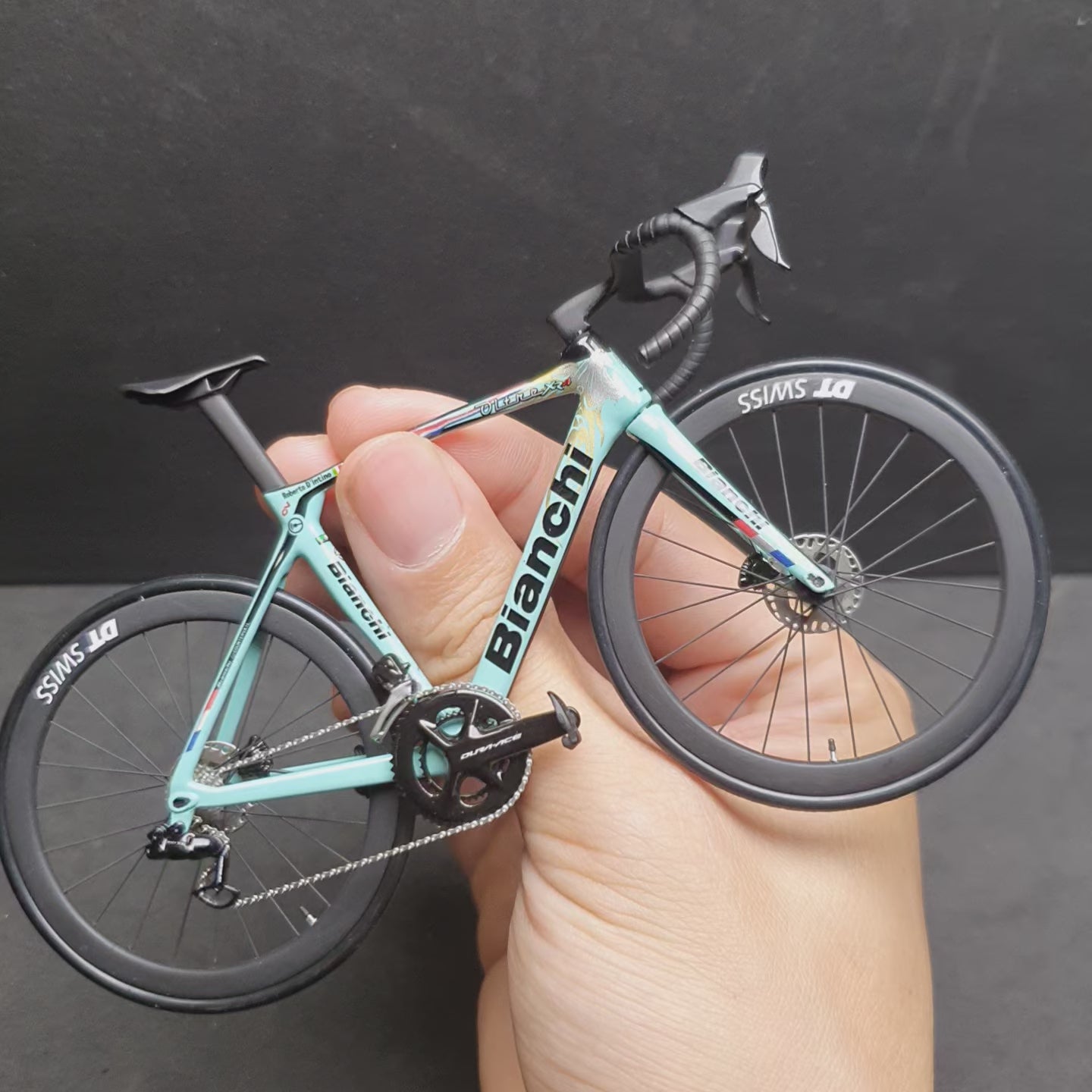 Bianchi Oltre XR4 Specialissima ミニチュア モデル 1:12 ロードバイク |友人や自分自身へのギフト |ス –  Miniature Cycling