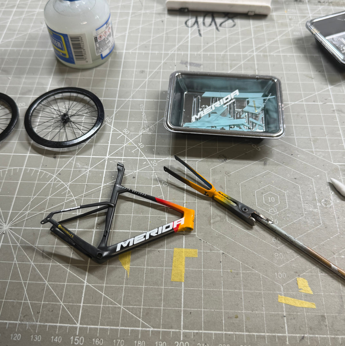 Hand craft Merida Reacto miniature model in progress, ratio 1:12