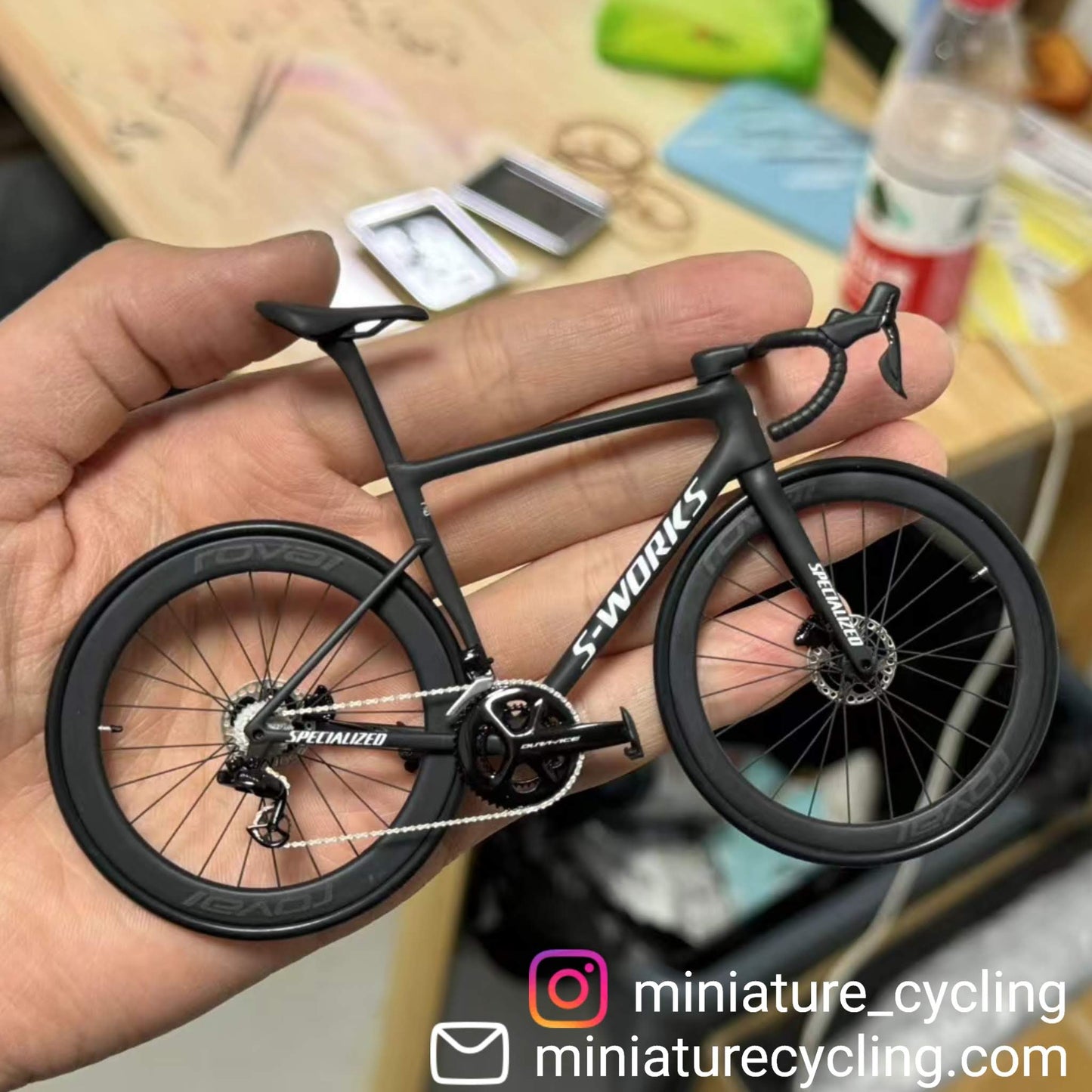 Miniaturas especializadas modelo 1:12 Sworks SL7 SL8 Venge Aethos Roadbike | Presente para seu companheiro ou para você mesmo Modelo em escala